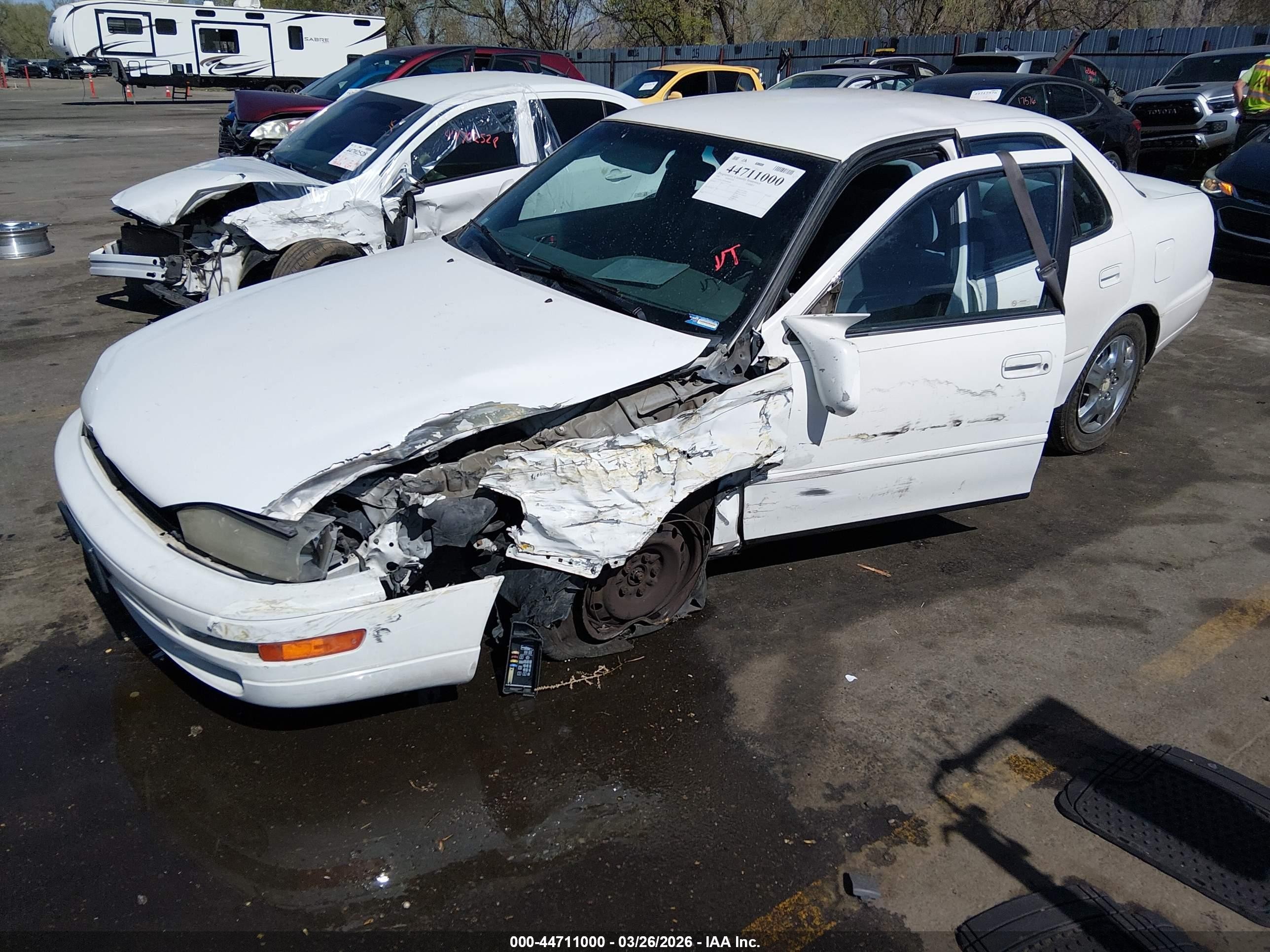 1993 Toyota Camry Le White vin: JT2VK12E9P0184002