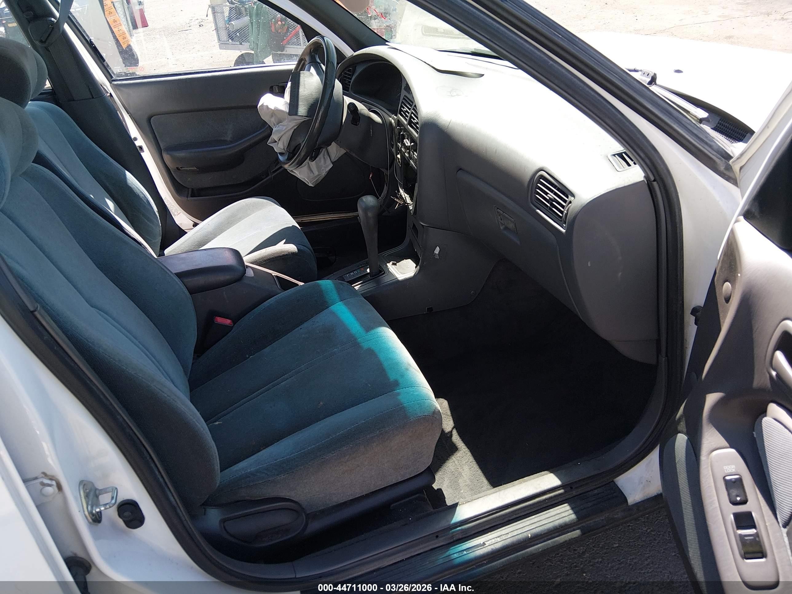 1993 Toyota Camry Le White vin: JT2VK12E9P0184002