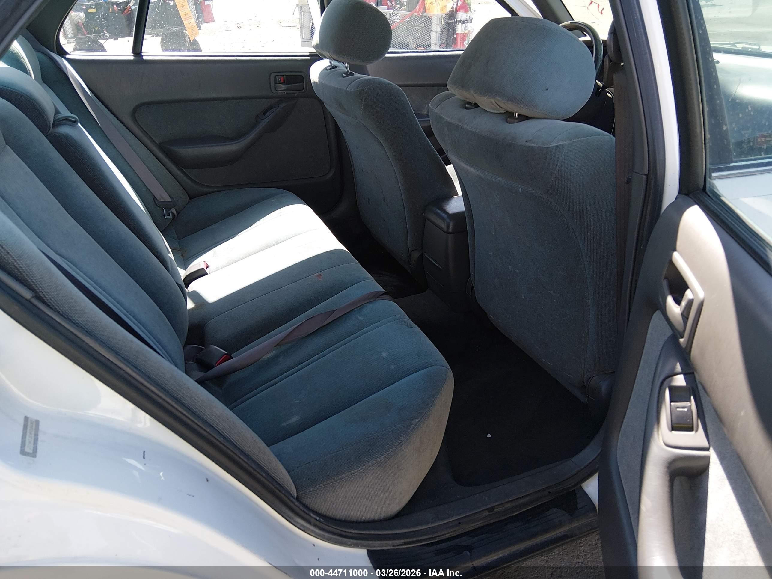 1993 Toyota Camry Le White vin: JT2VK12E9P0184002