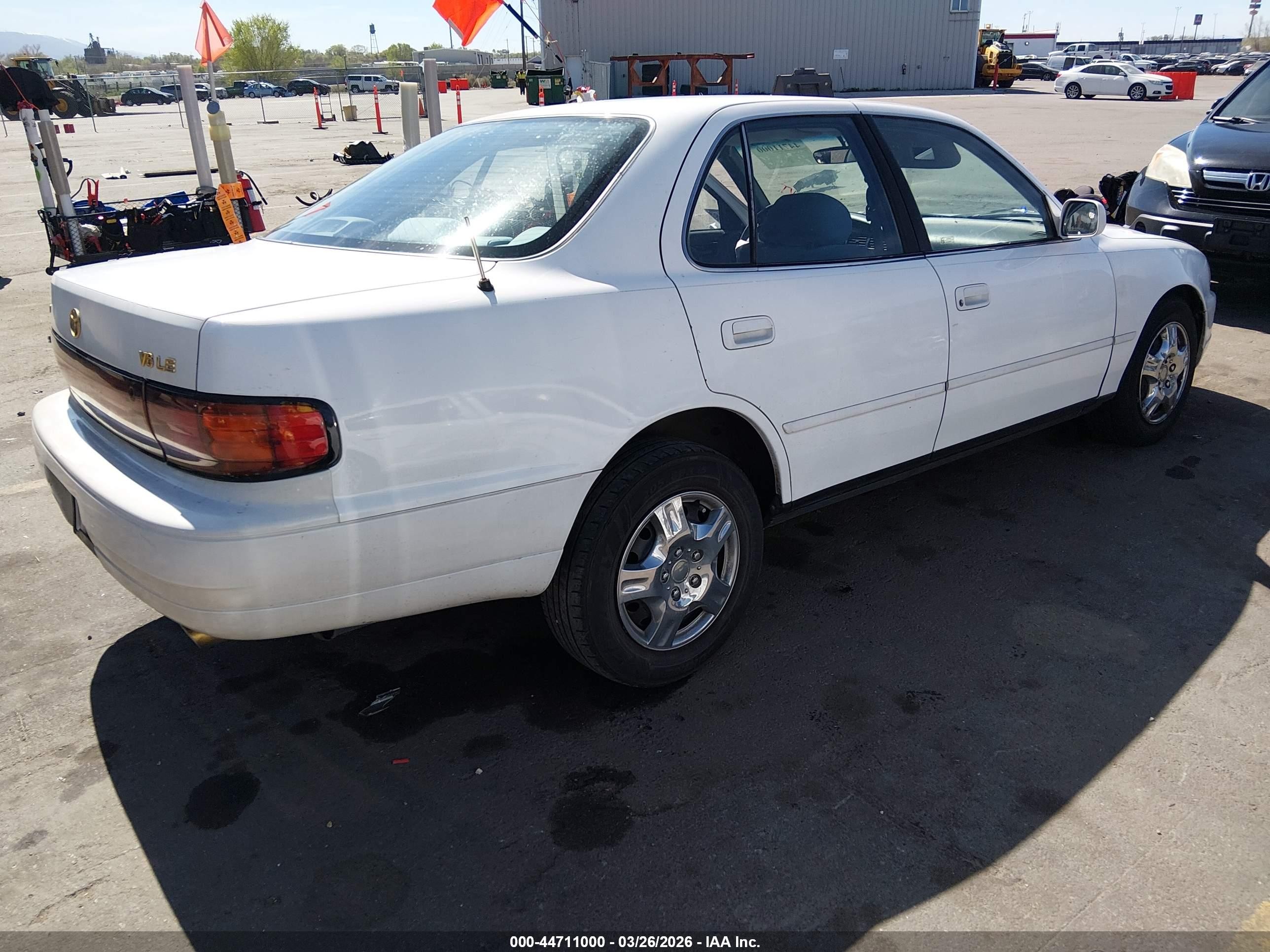 1993 Toyota Camry Le White vin: JT2VK12E9P0184002