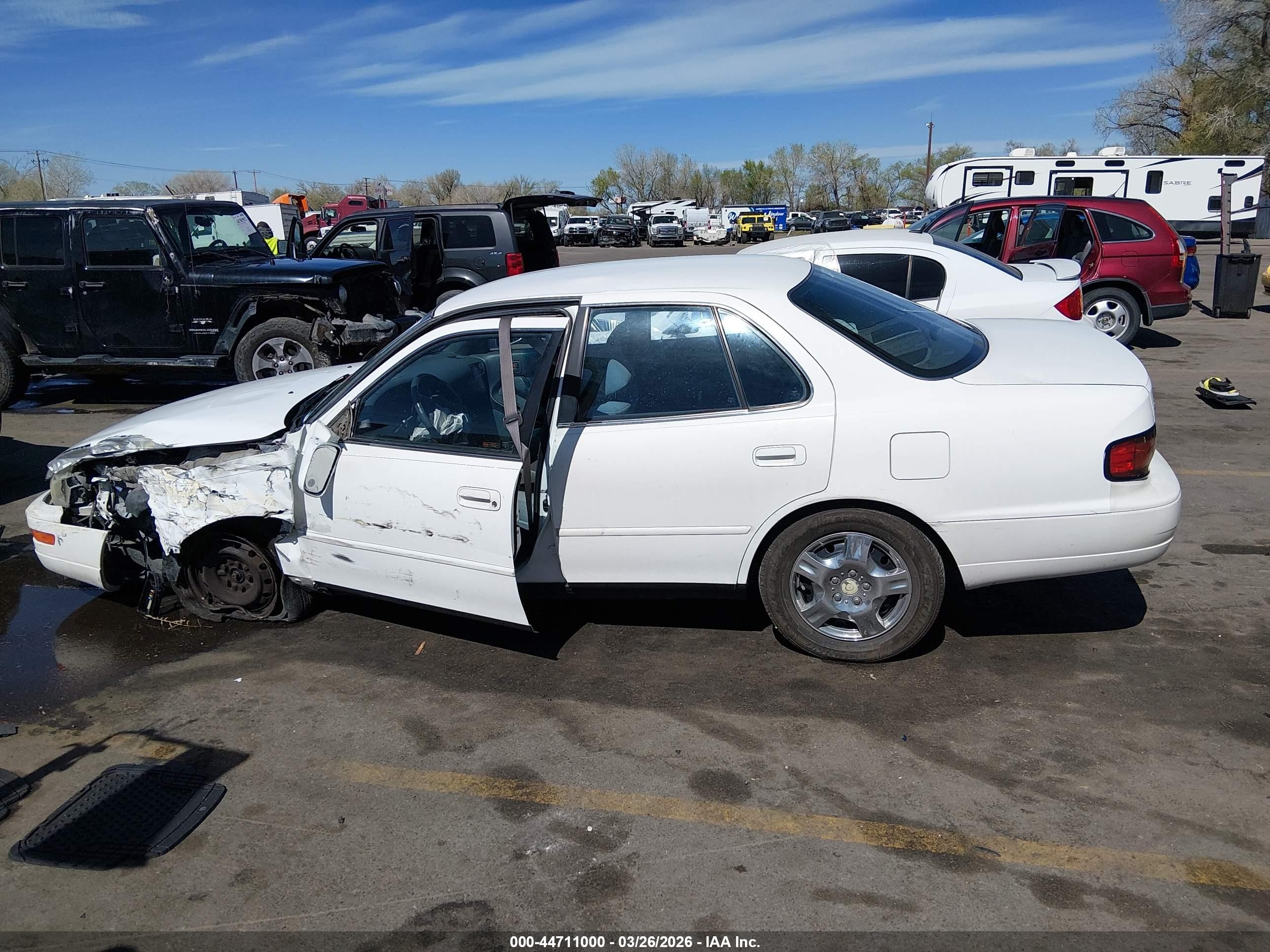 1993 Toyota Camry Le White vin: JT2VK12E9P0184002