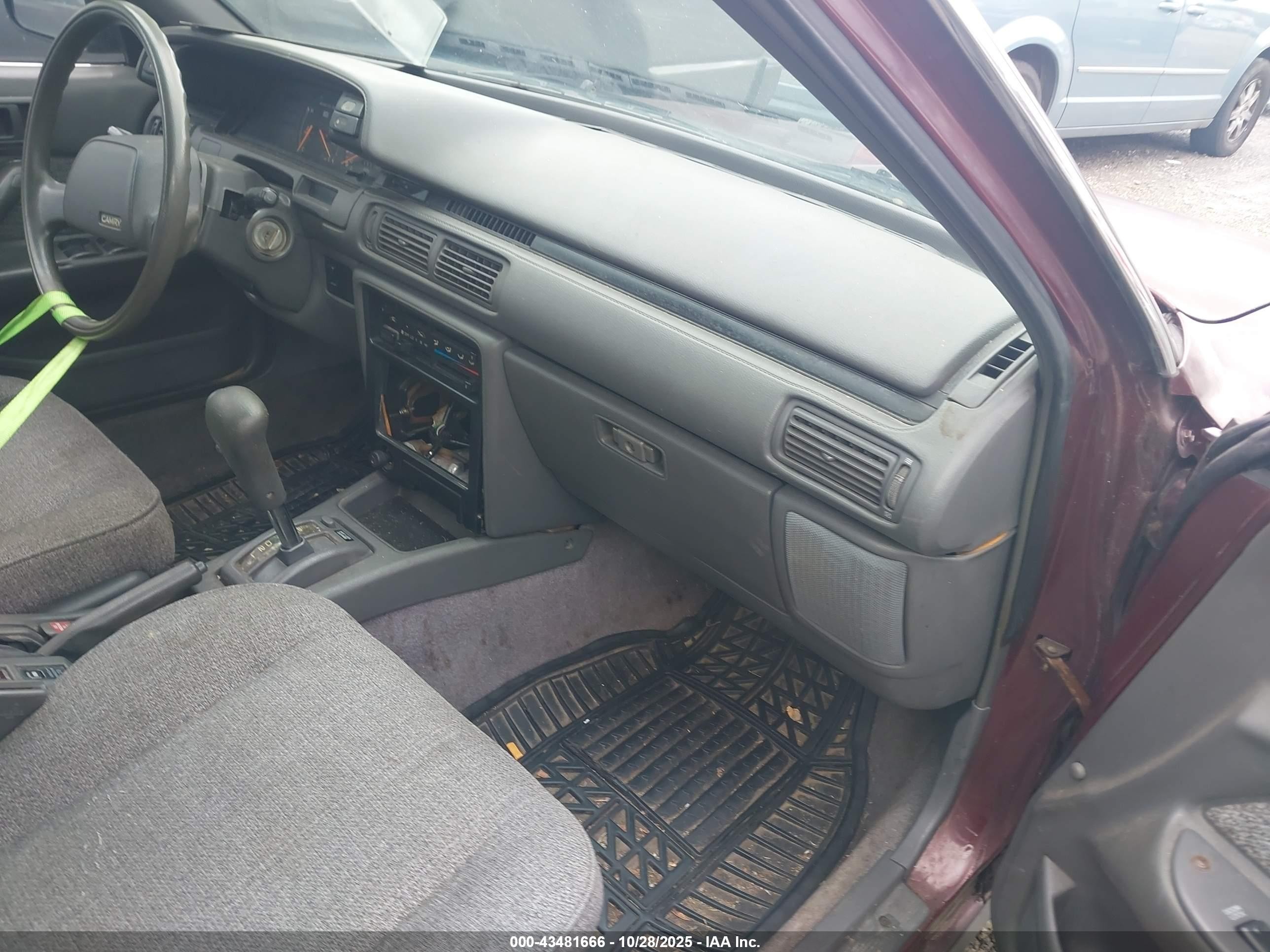 1990 Toyota Camry Dlx Темно-бордовый vin: JT2VV21W0L0112333