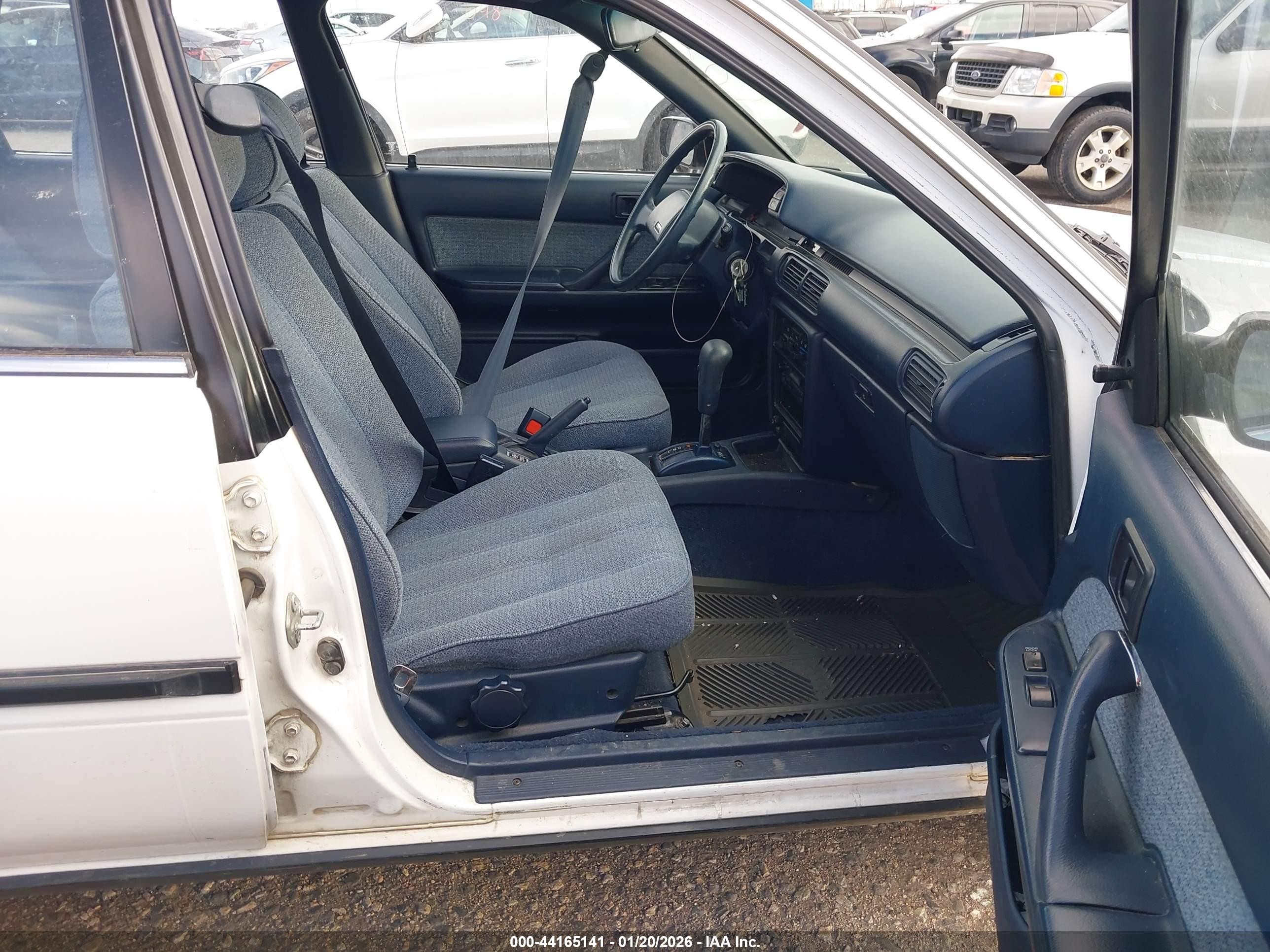1990 Toyota Camry Dlx White vin: JT2VV21W2L0101575