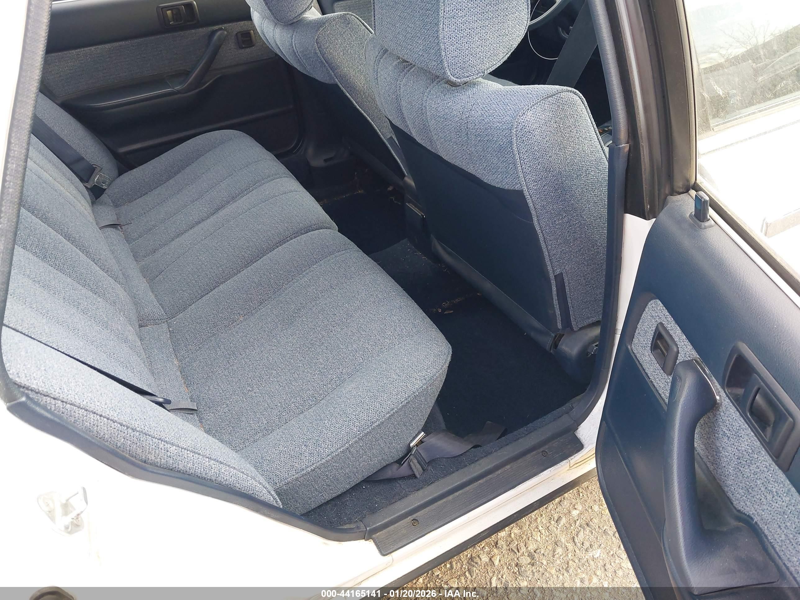 1990 Toyota Camry Dlx White vin: JT2VV21W2L0101575