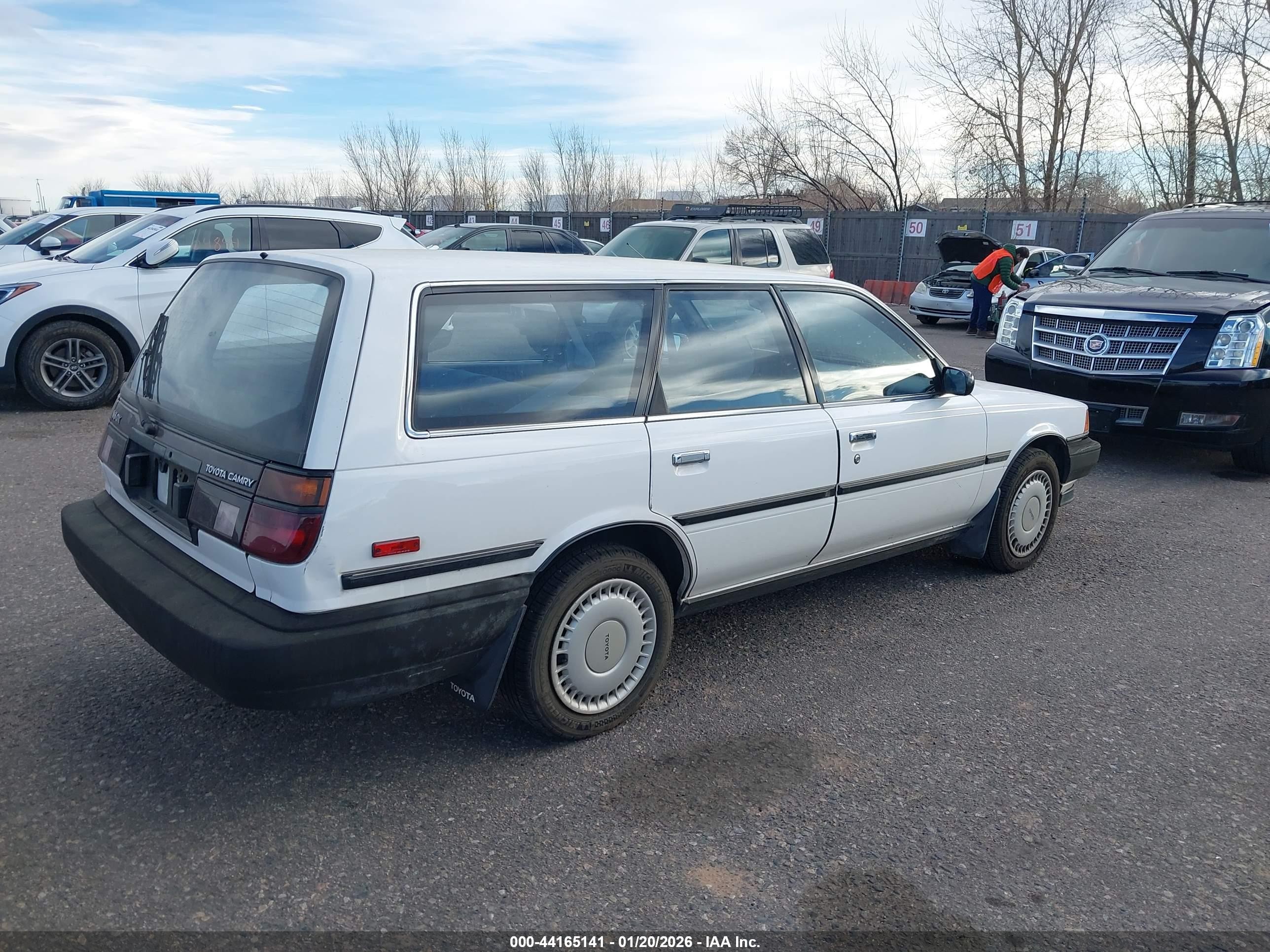 1990 Toyota Camry Dlx White vin: JT2VV21W2L0101575