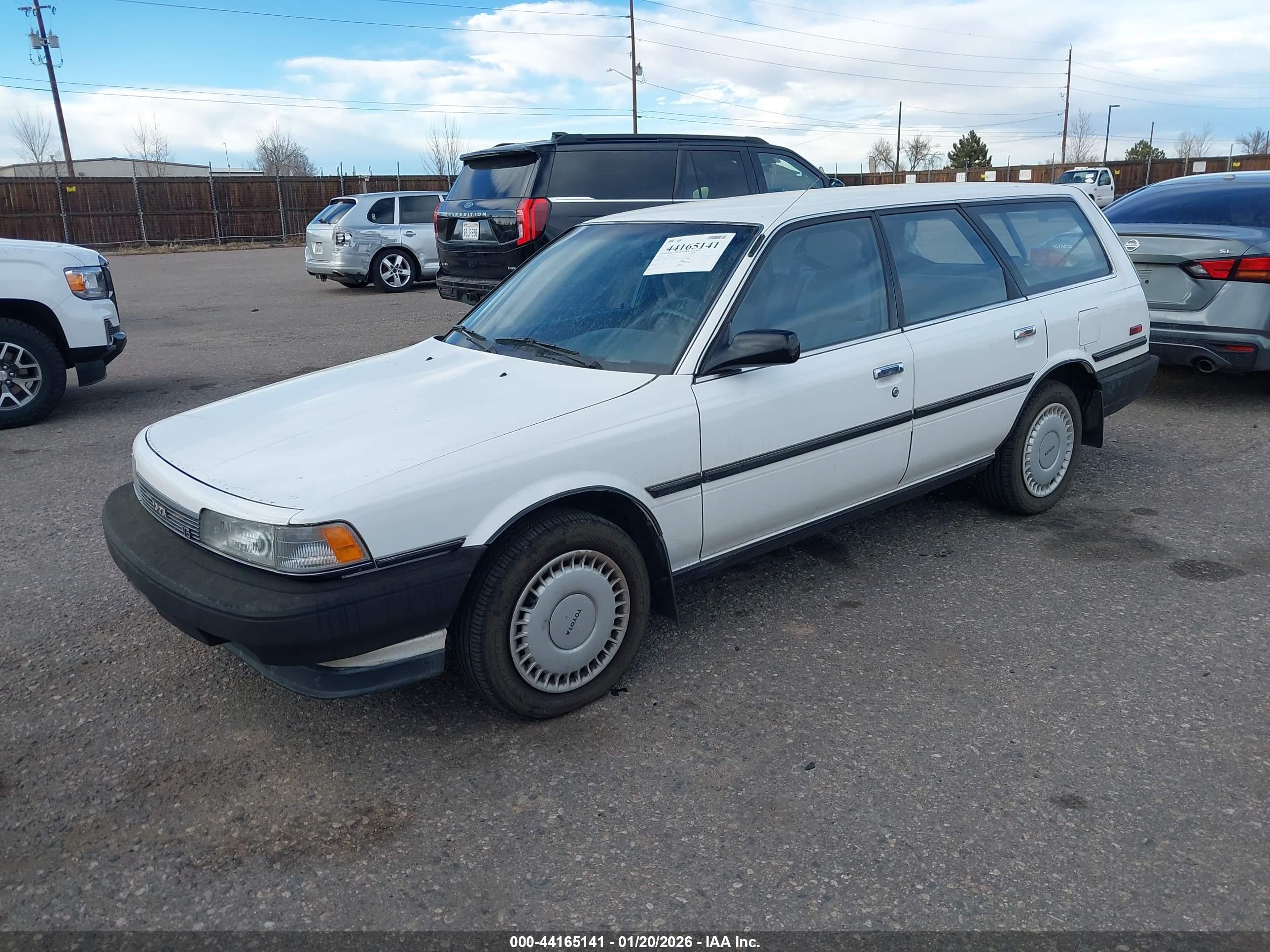 1990 Toyota Camry Dlx White vin: JT2VV21W2L0101575