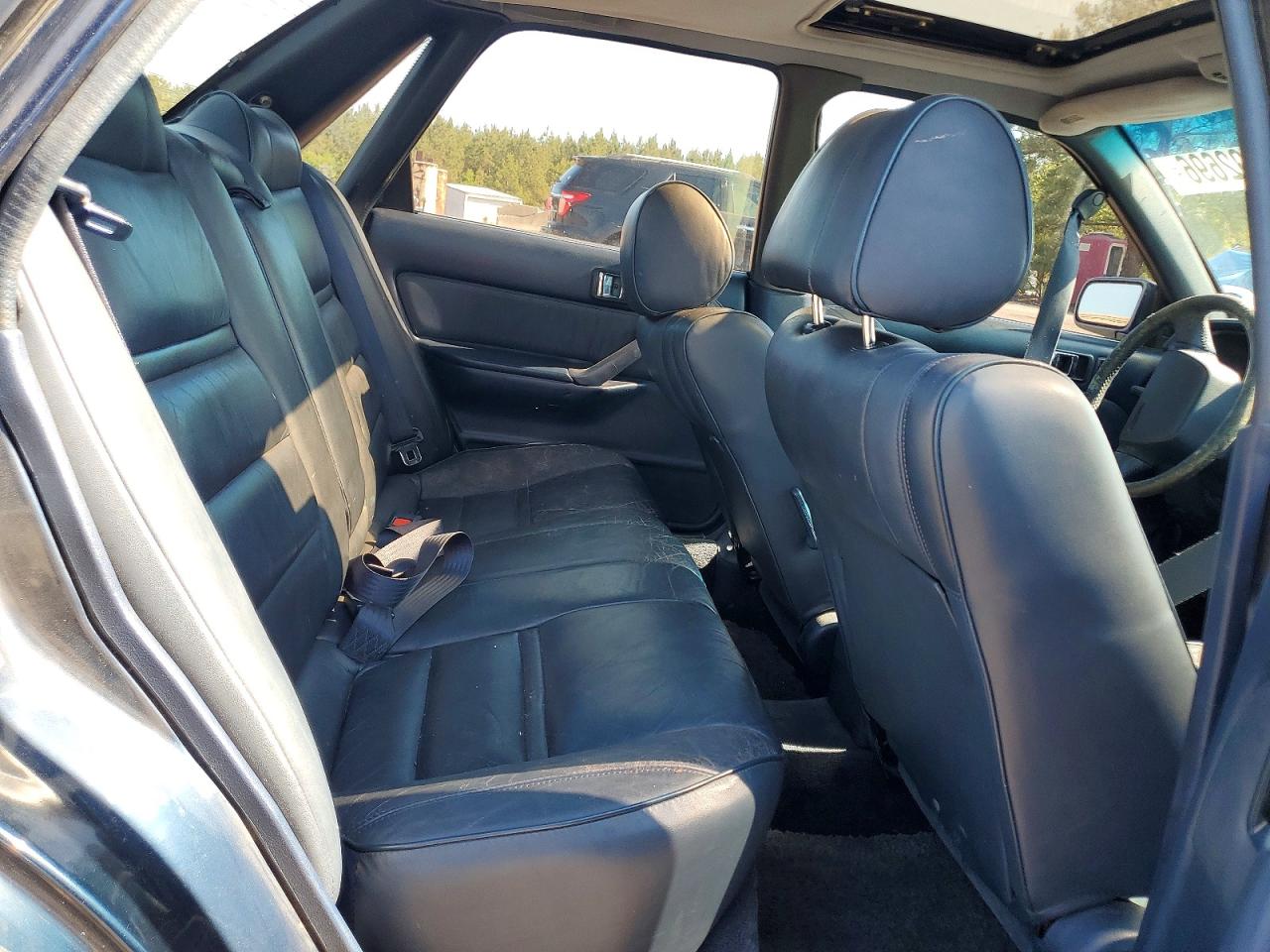 1988 Toyota Camry Le Blue vin: JT2VV22E7J0023037