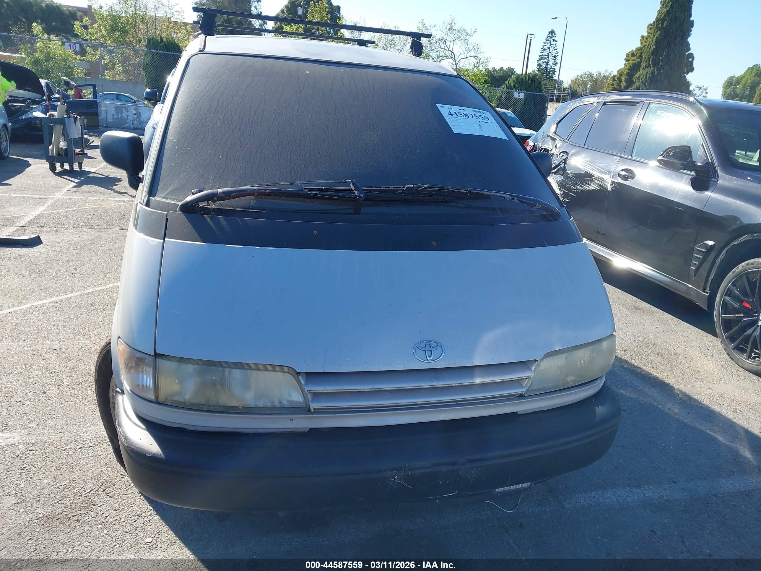 1991 Toyota Previa Le Silver vin: JT3AC12R4M0029895