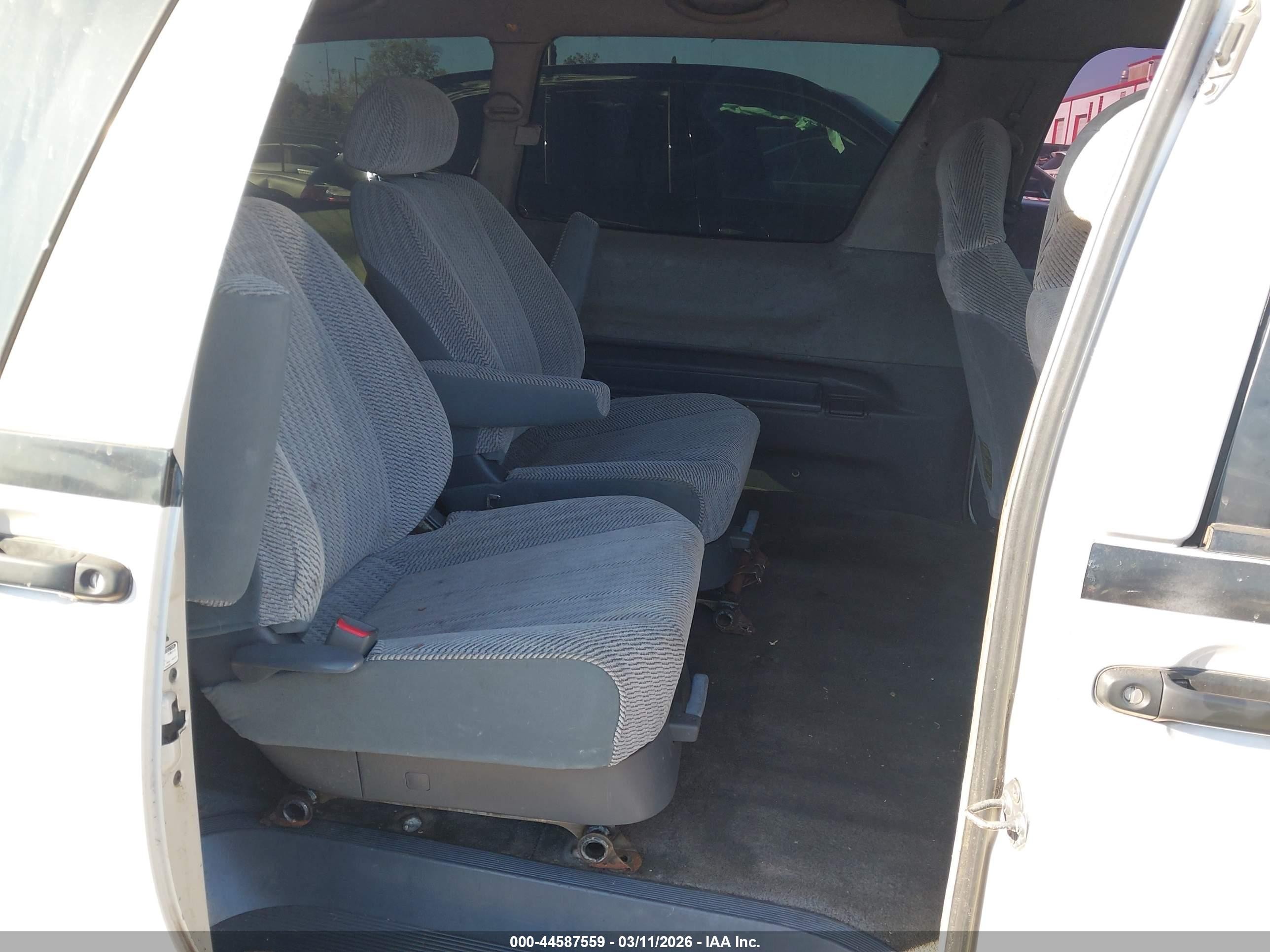 1991 Toyota Previa Le Silver vin: JT3AC12R4M0029895