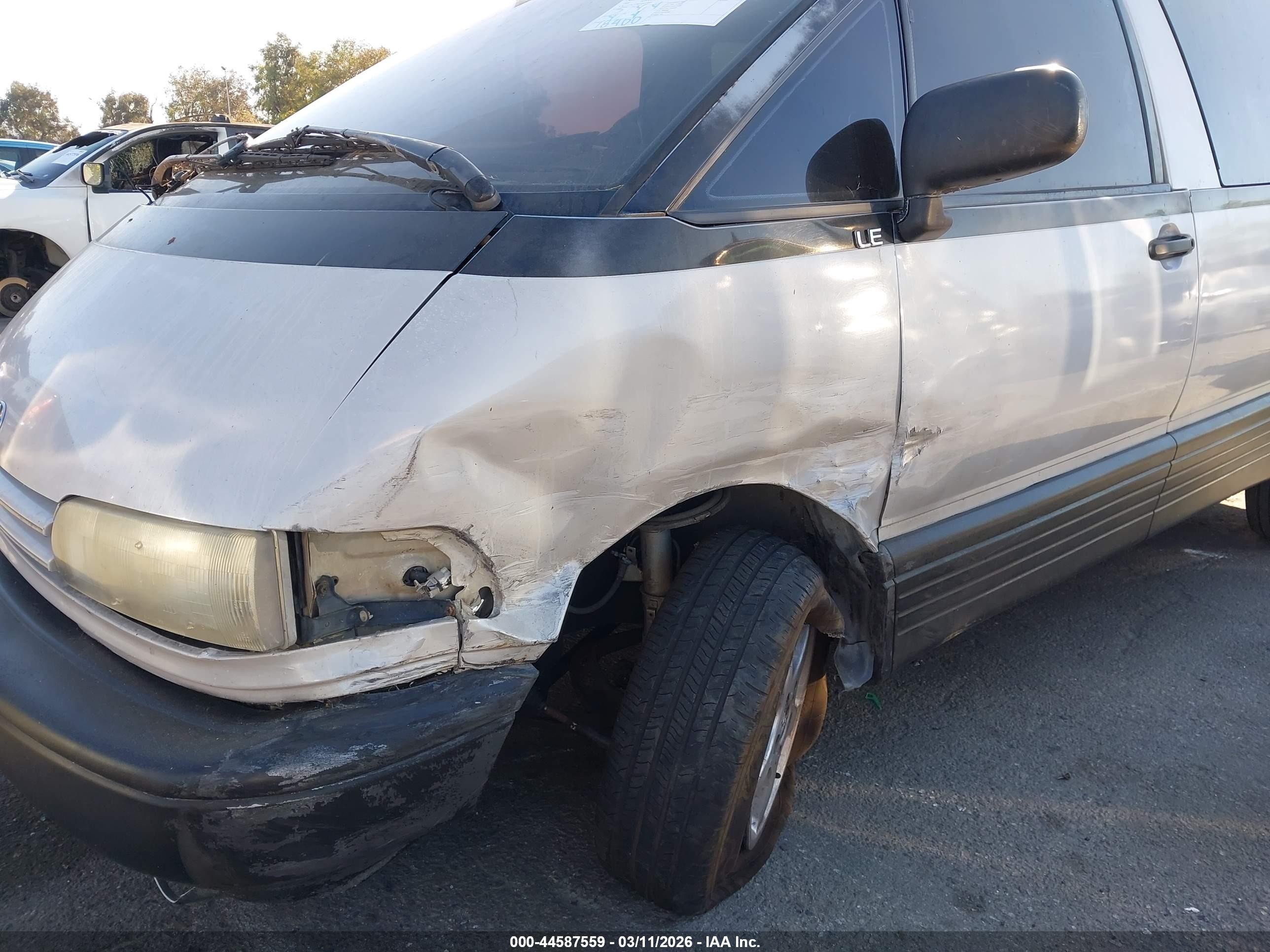 1991 Toyota Previa Le Silver vin: JT3AC12R4M0029895