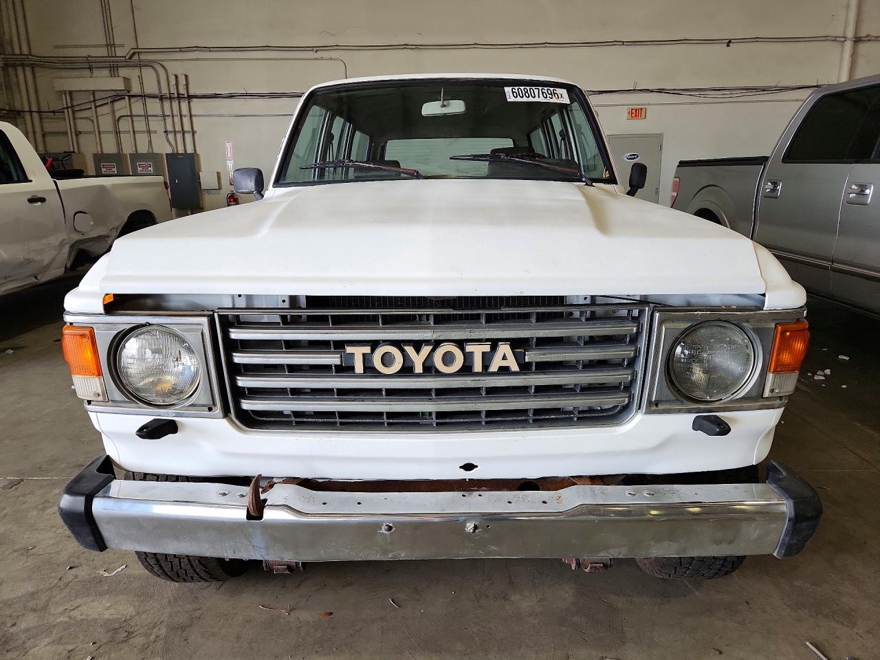 1984 Toyota Land Cruiser Fj60 White vin: JT3FJ60G4E1114452