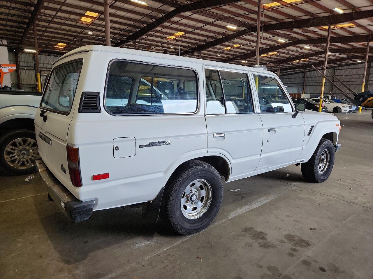 1984 Toyota Land Cruiser Fj60 White vin: JT3FJ60G4E1114452