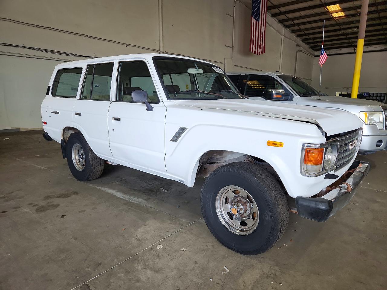 1984 Toyota Land Cruiser Fj60 White vin: JT3FJ60G4E1114452