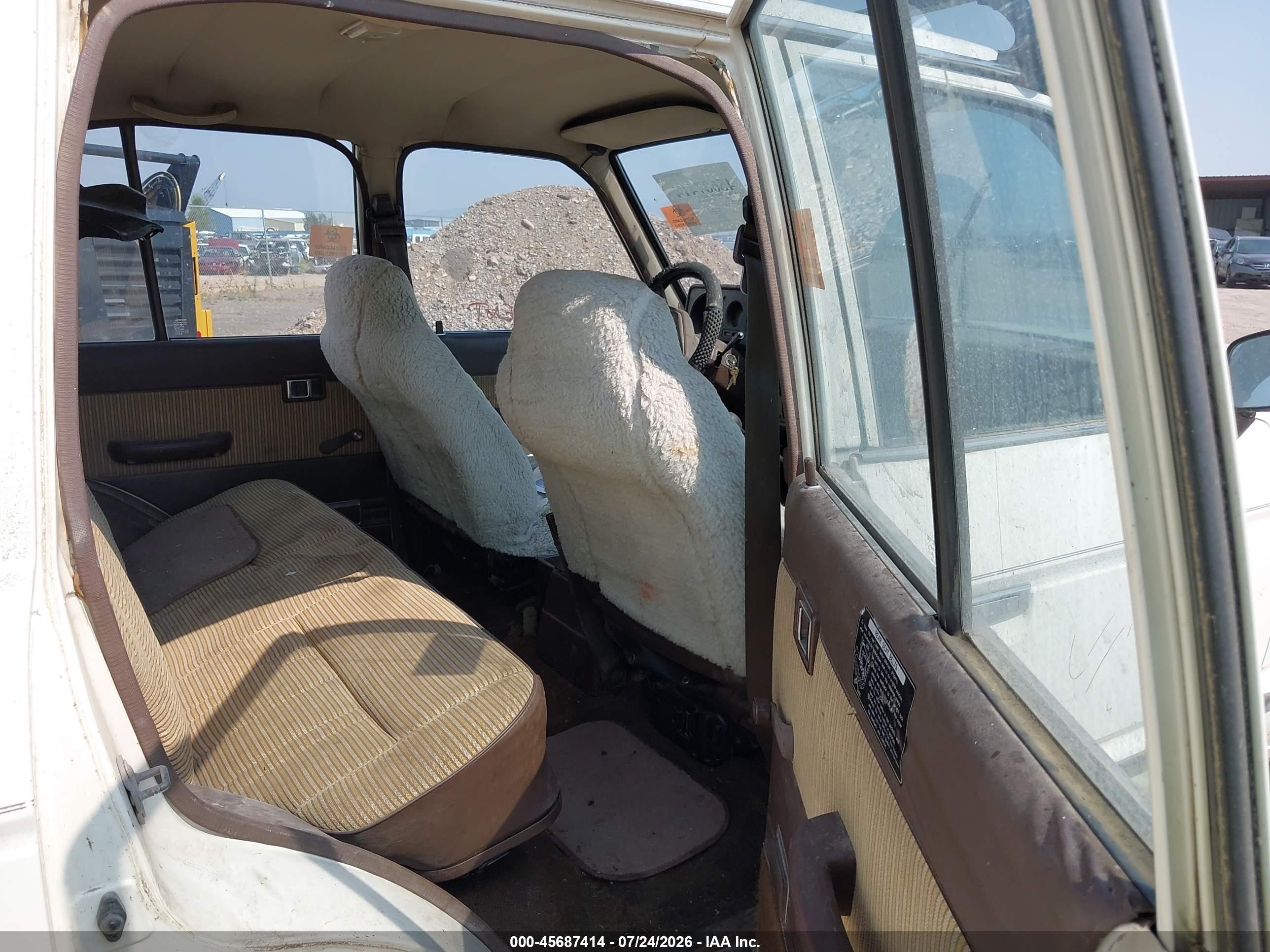 1984 Toyota Land Cruiser Fj60 White vin: JT3FJ60G8E0089514