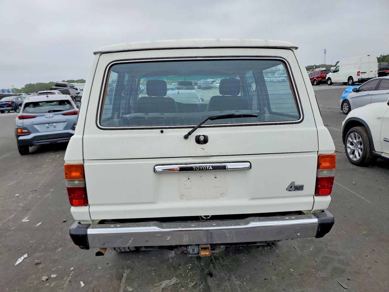 1989 Toyota Land Cruiser Base White vin: JT3FJ62G6K0099306