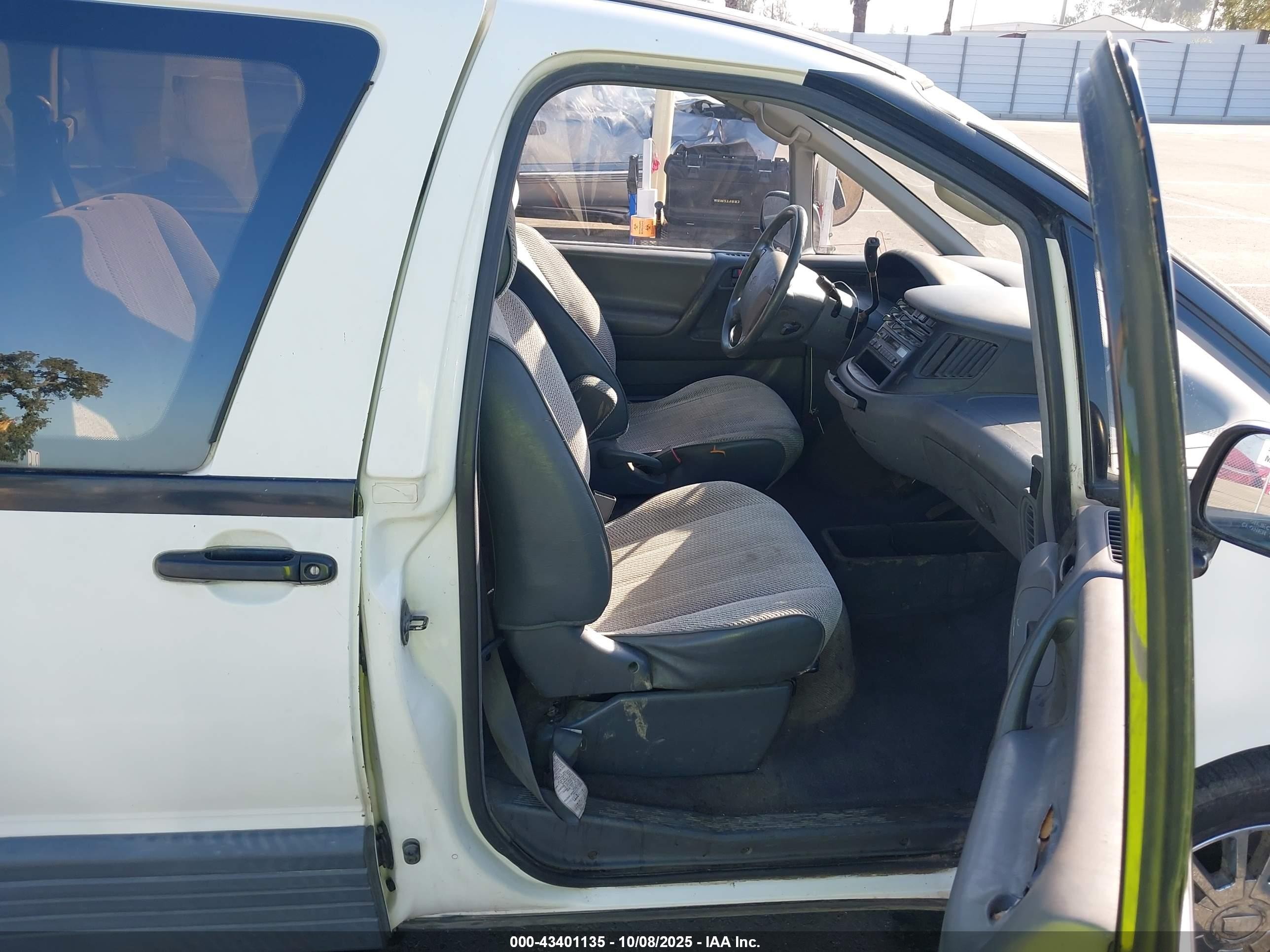 1997 Toyota Previa Dx S/c White vin: JT3GK12M5V1262133