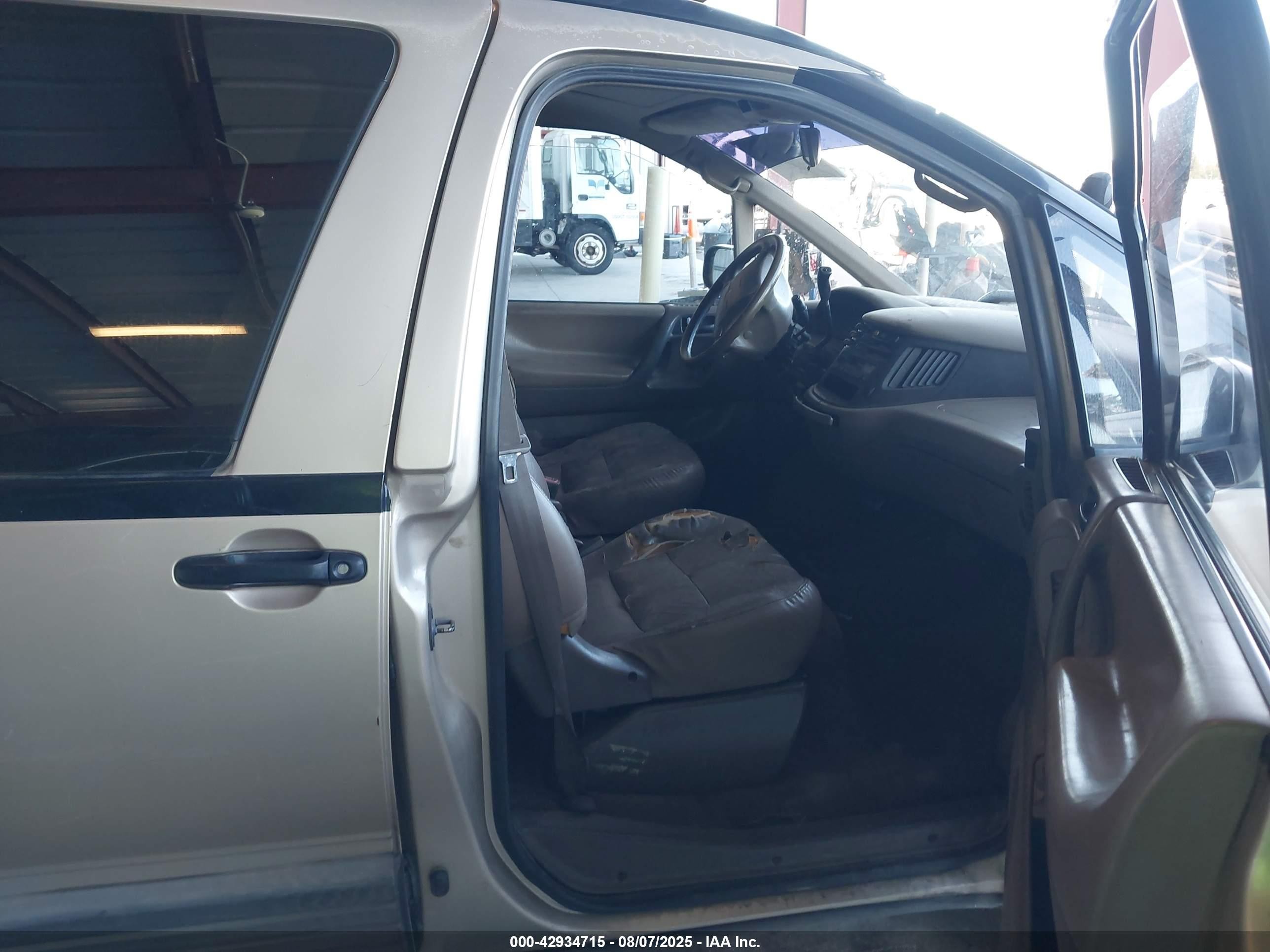 1997 Toyota Previa Le S/c Champagne vin: JT3GK13M9V1256351