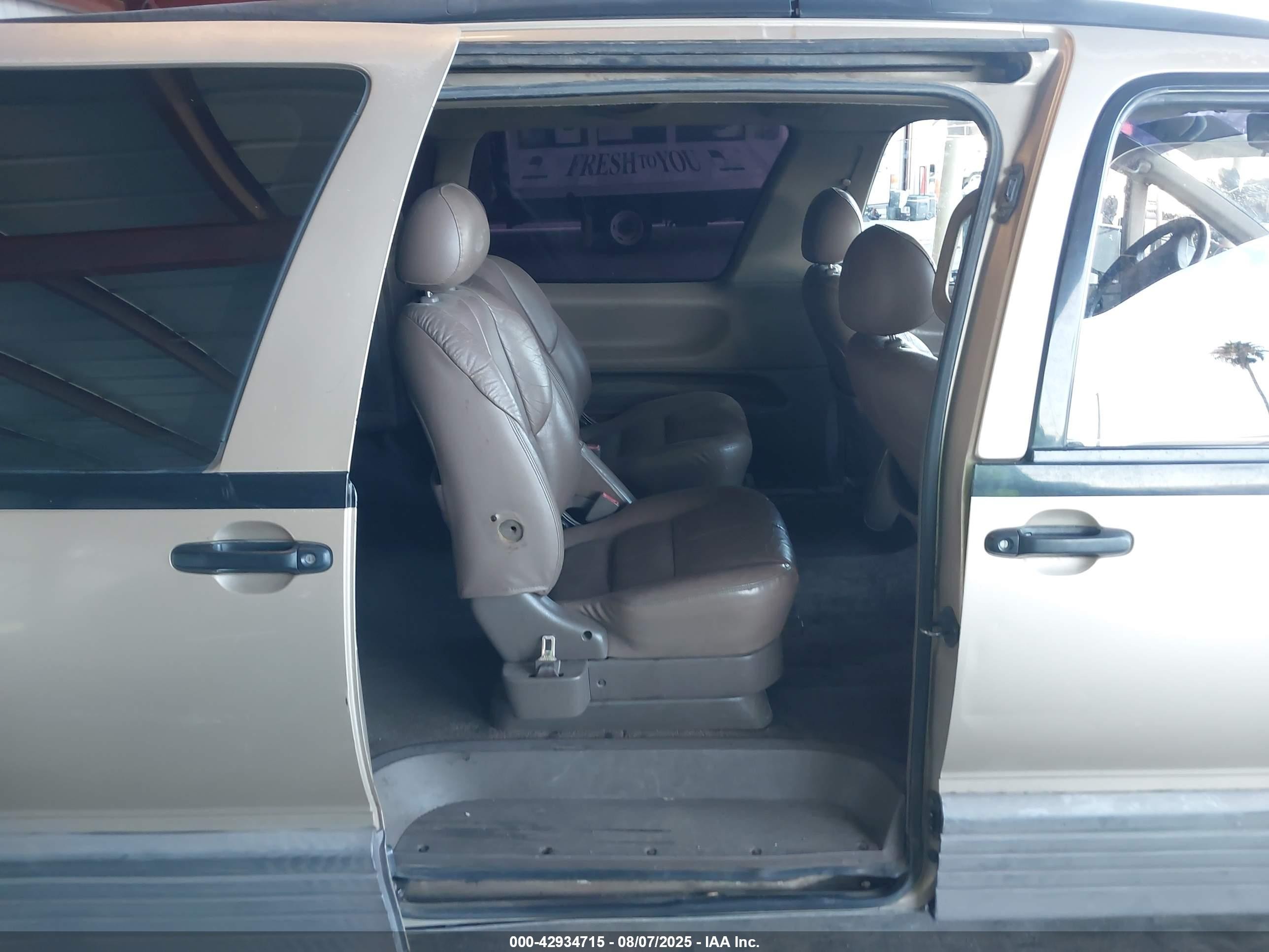 1997 Toyota Previa Le S/c Champagne vin: JT3GK13M9V1256351