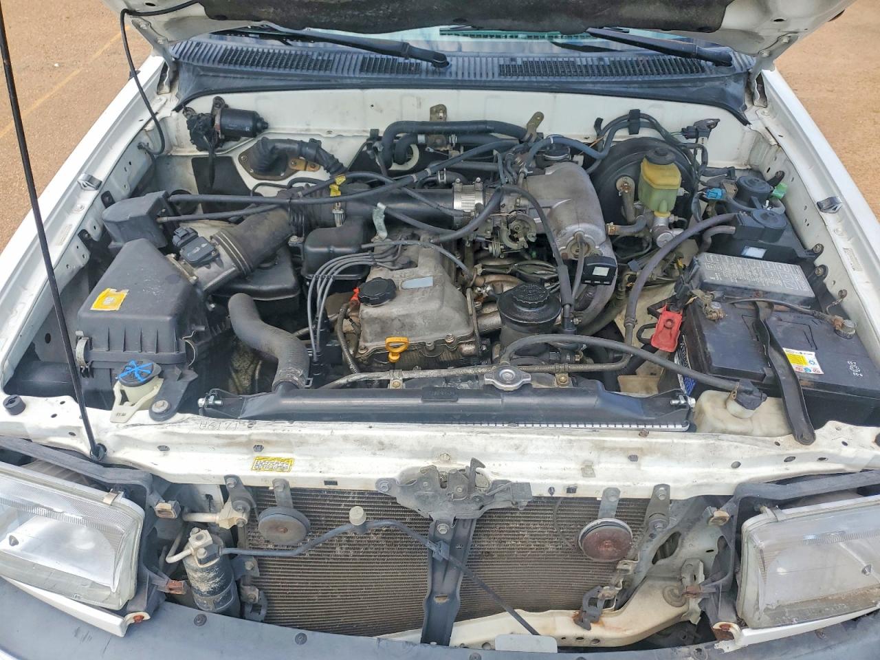 2000 Toyota 4runner Base White vin: JT3GM84R0Y0065540