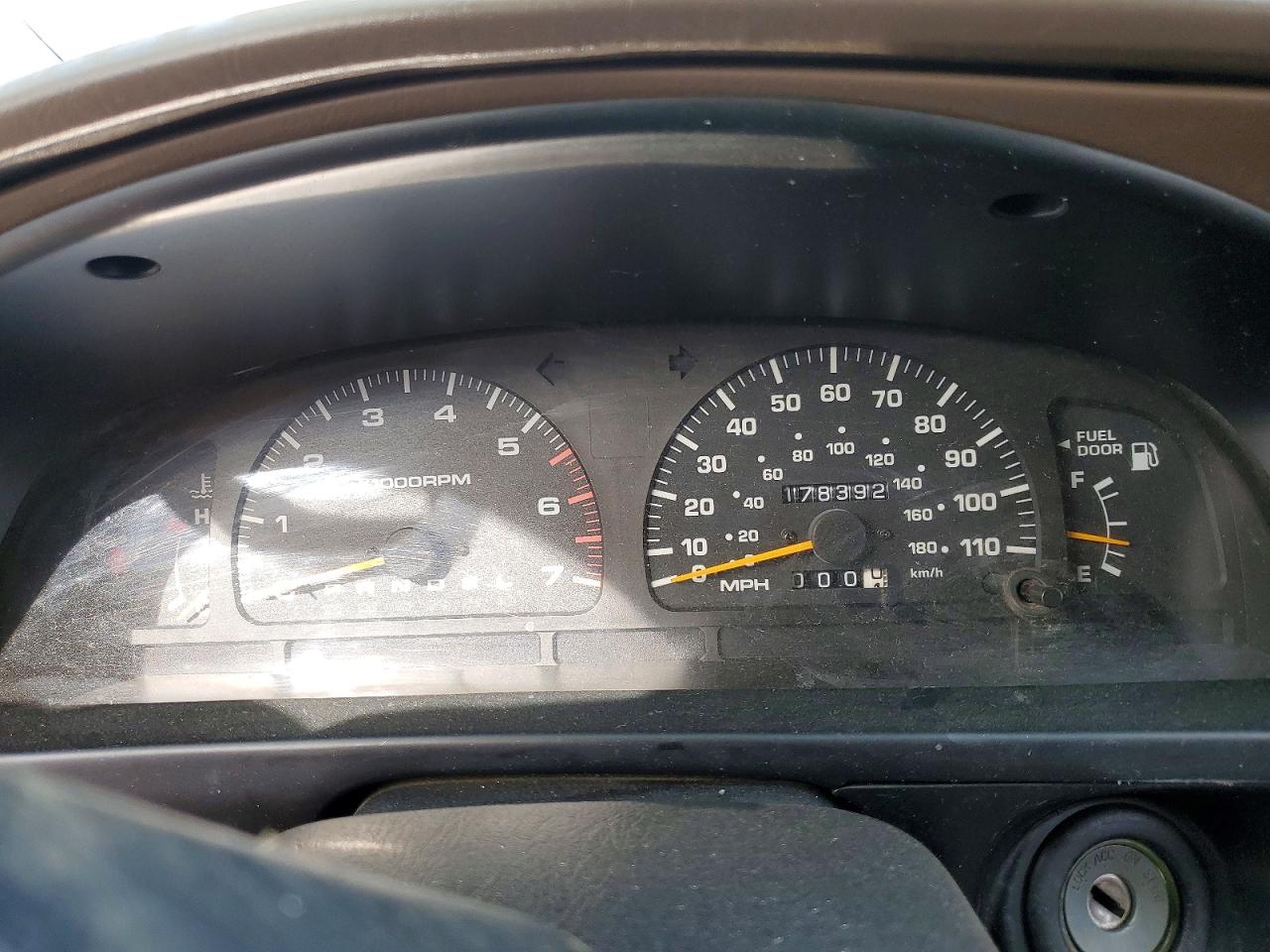 1998 Toyota 4runner Base Silver vin: JT3GM84R3W0025756
