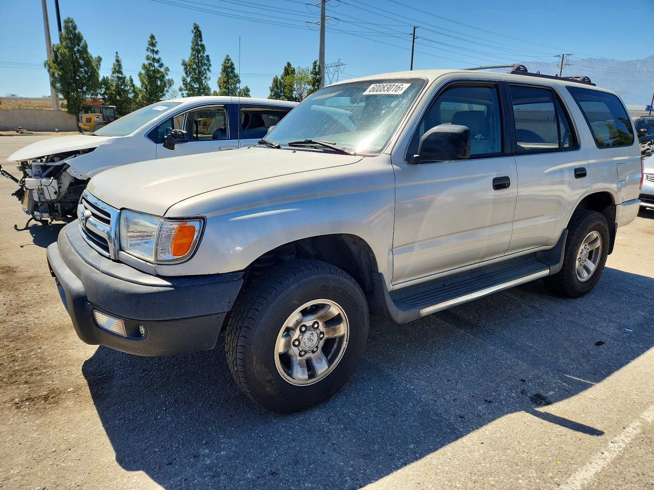 2000 Toyota 4runner Base Silver vin: JT3GM84R4Y0057618