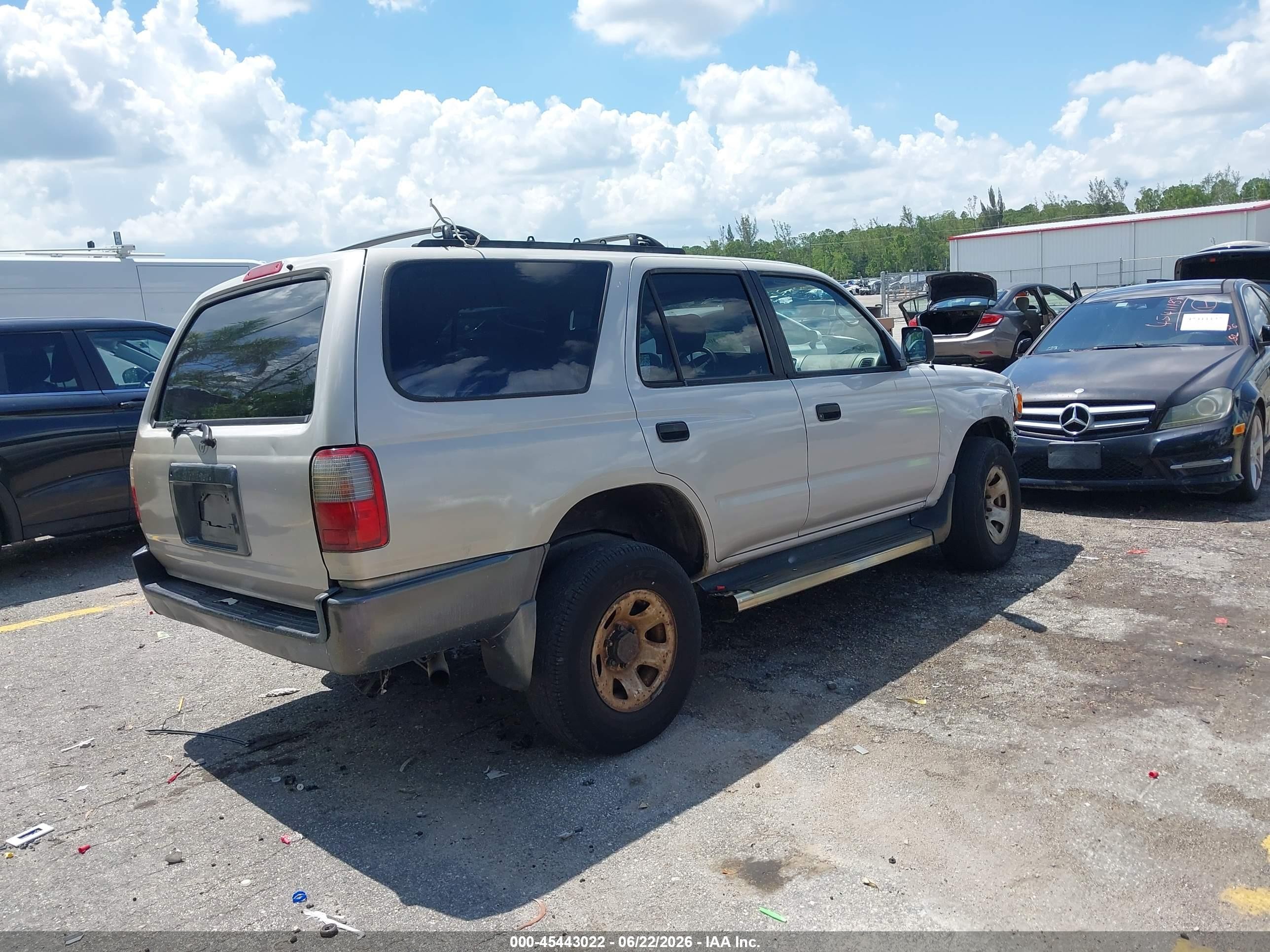 1998 Toyota 4runner   Silver vin: JT3GM84R7W0029485