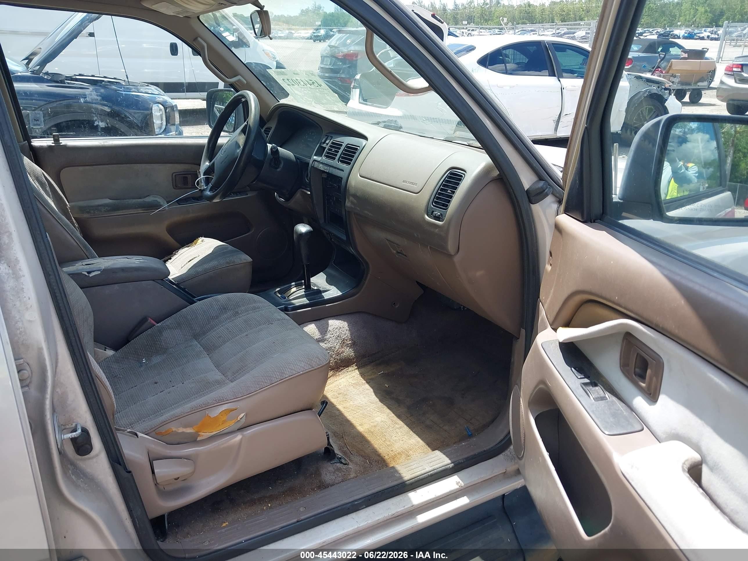 1998 Toyota 4runner   Silver vin: JT3GM84R7W0029485