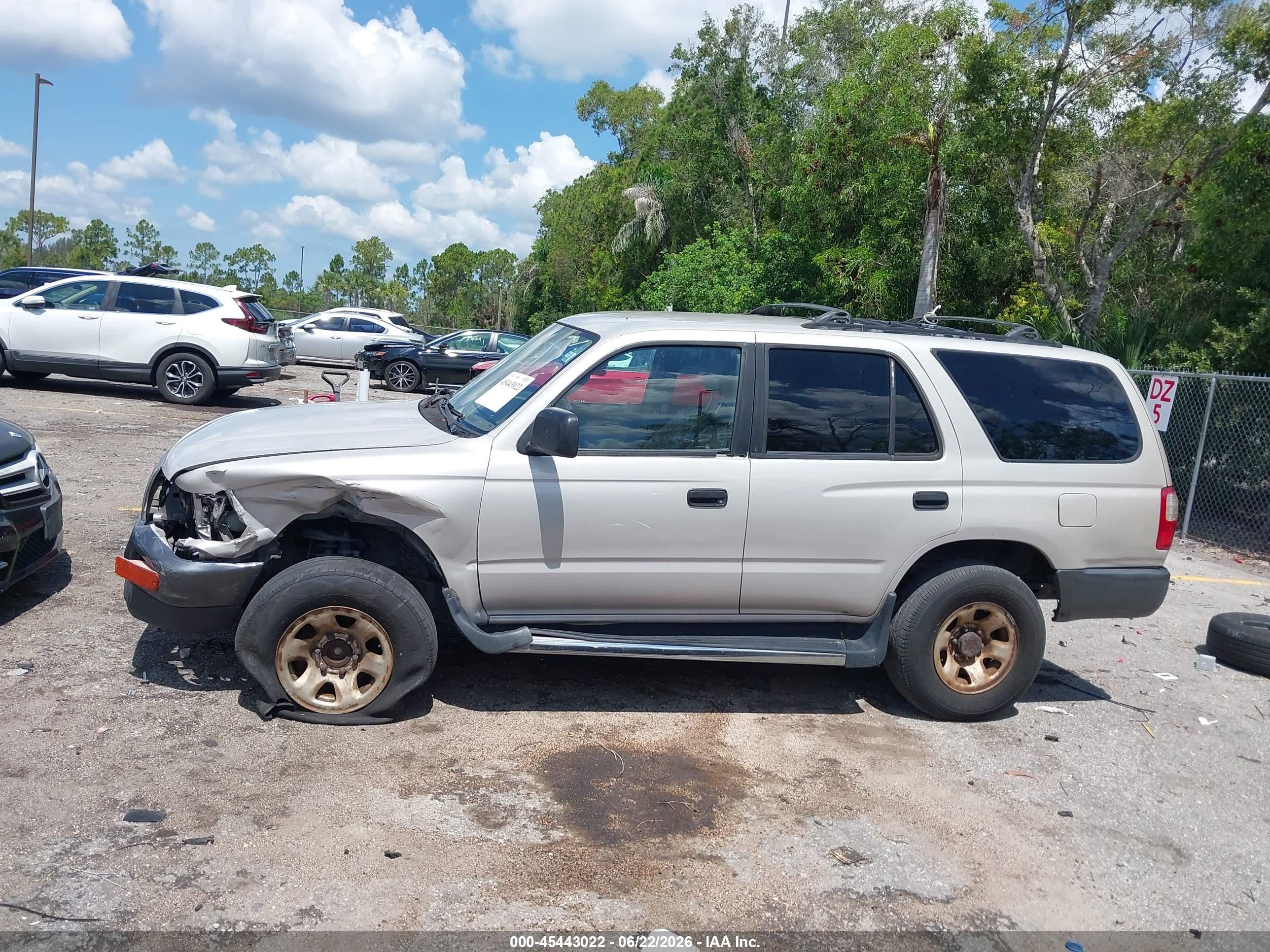 1998 Toyota 4runner   Silver vin: JT3GM84R7W0029485