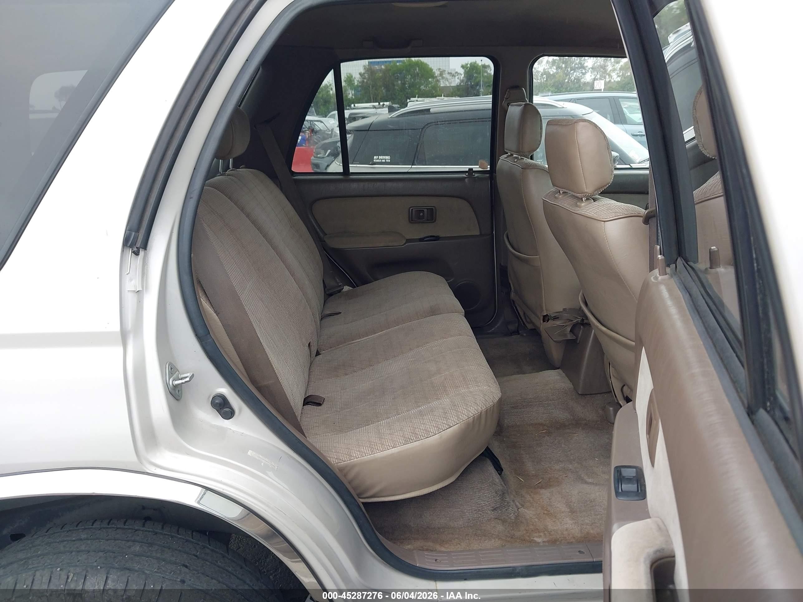 1998 Toyota 4runner   Champagne vin: JT3GM84R8W0035649