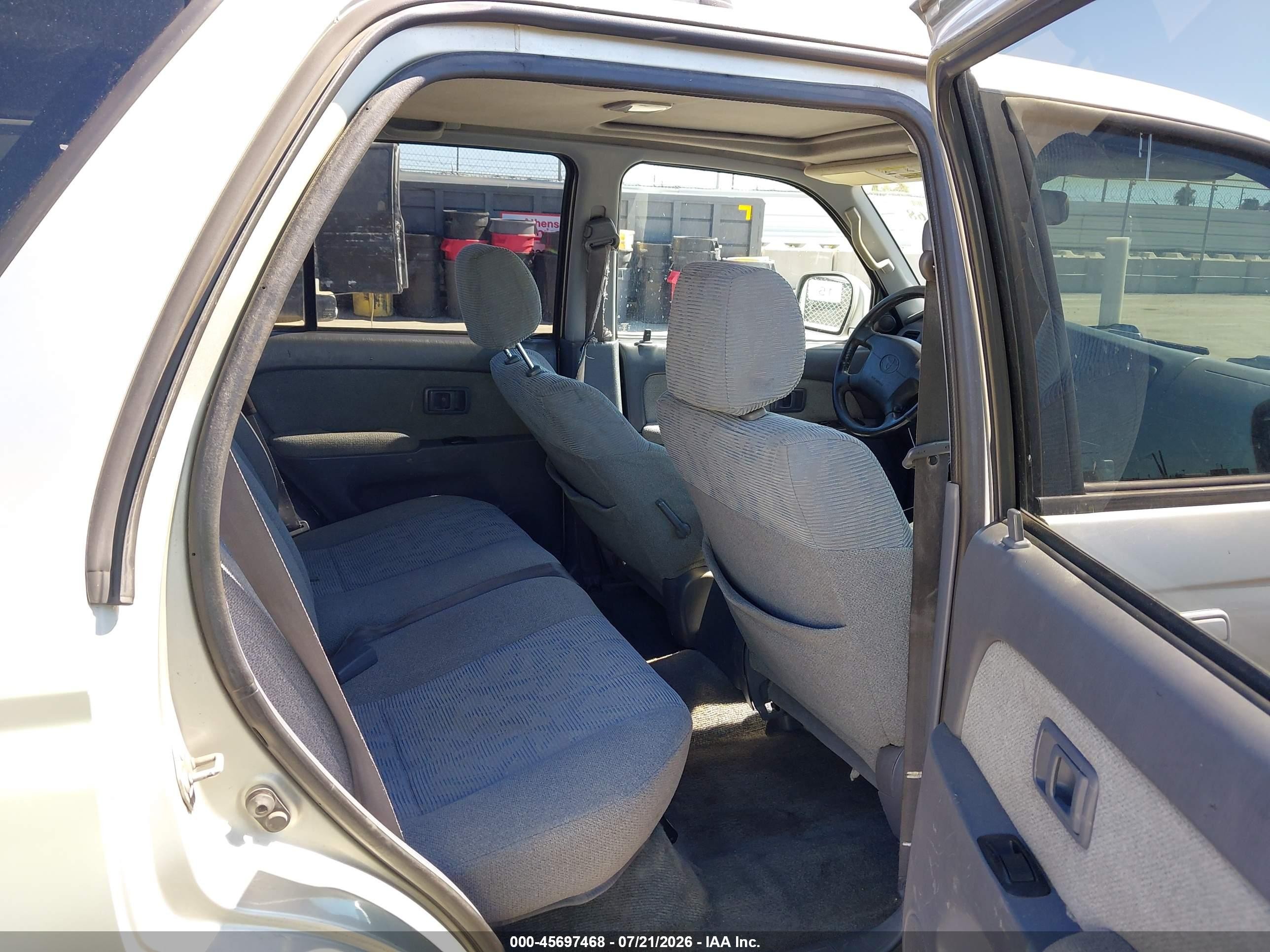 2000 Toyota 4runner Sr5 V6 Silver vin: JT3GN86R3Y0173211