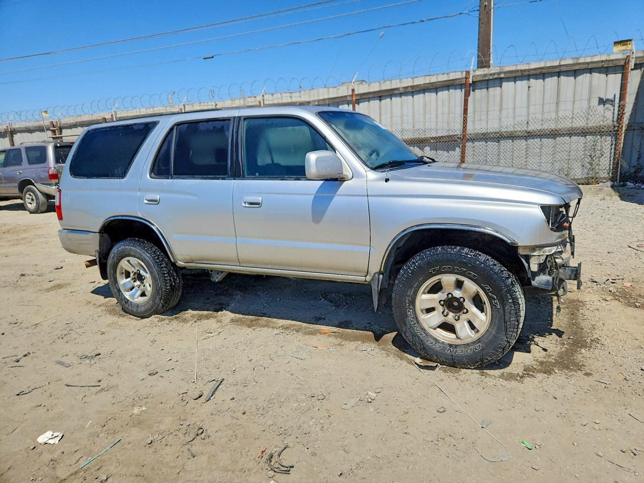 2000 Toyota 4runner Sr5 Silver vin: JT3GN86R9Y0180146