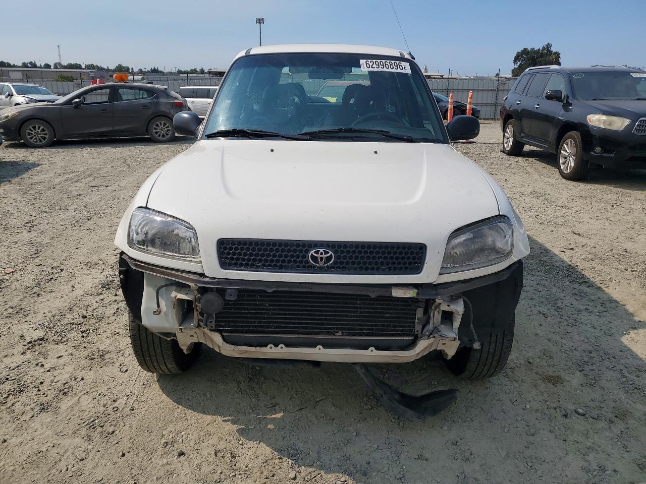 1997 Toyota Rav4 Base White vin: JT3GP10V0V7020974
