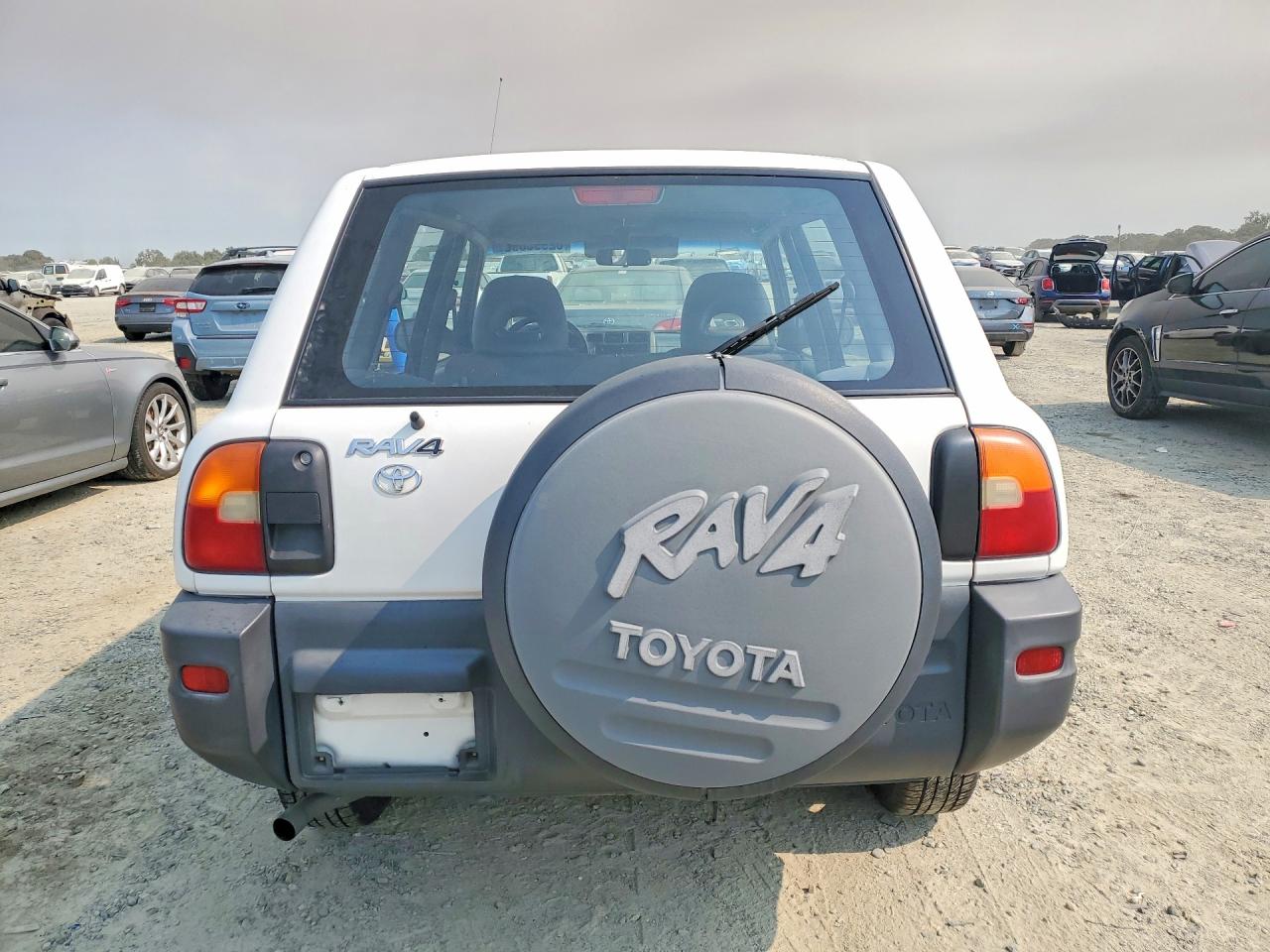 1997 Toyota Rav4 Base White vin: JT3GP10V0V7020974