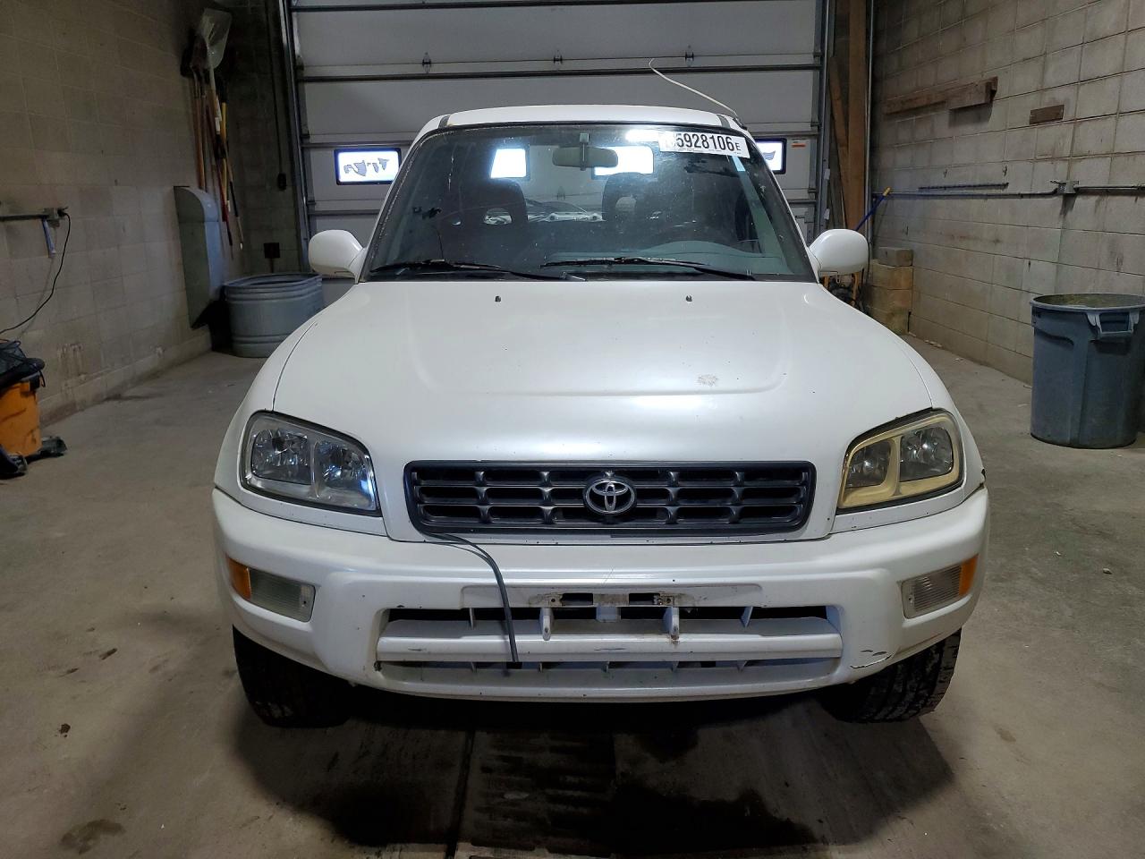 1999 Toyota Rav4 Base White vin: JT3GP10V1X7057194