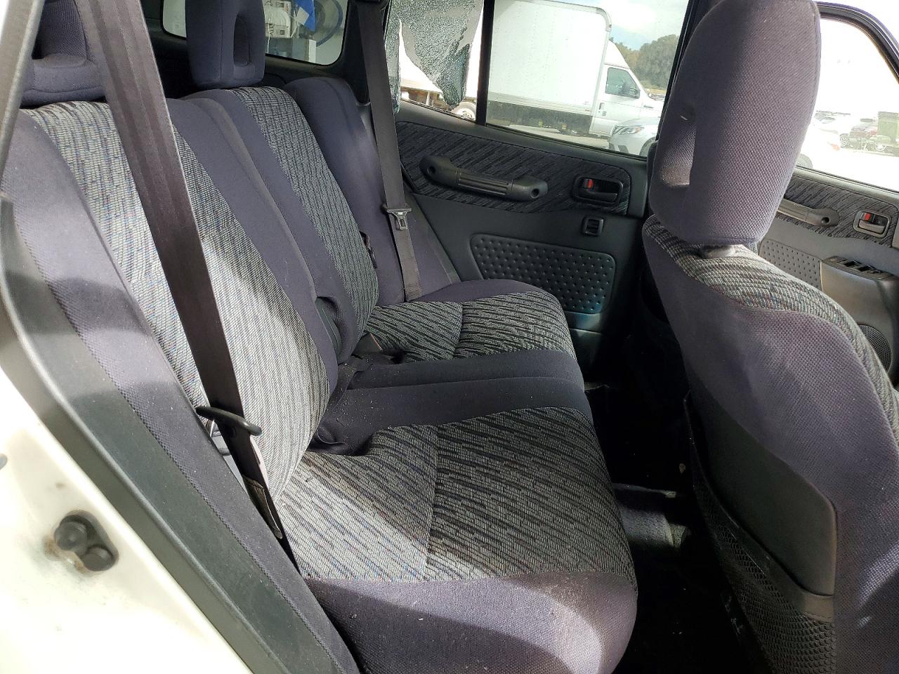 1999 Toyota Rav4 Base White vin: JT3GP10V2X0038730