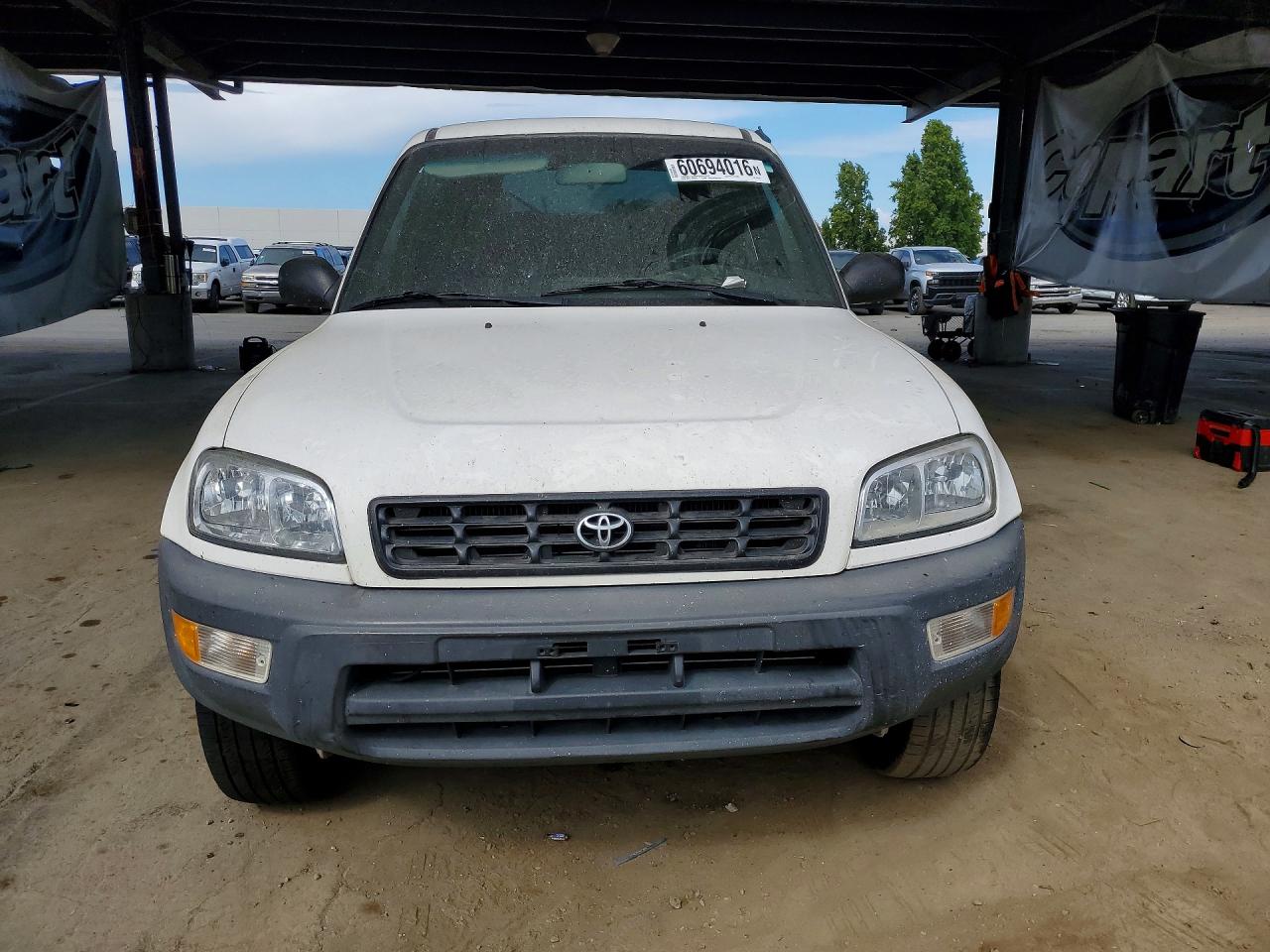 1999 Toyota Rav4 Base White vin: JT3GP10V2X0038730