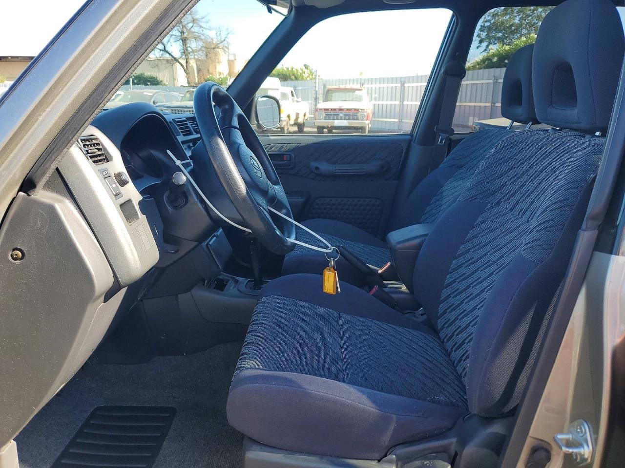 1999 Toyota Rav4 Base Серебряный vin: JT3GP10V2X7060783