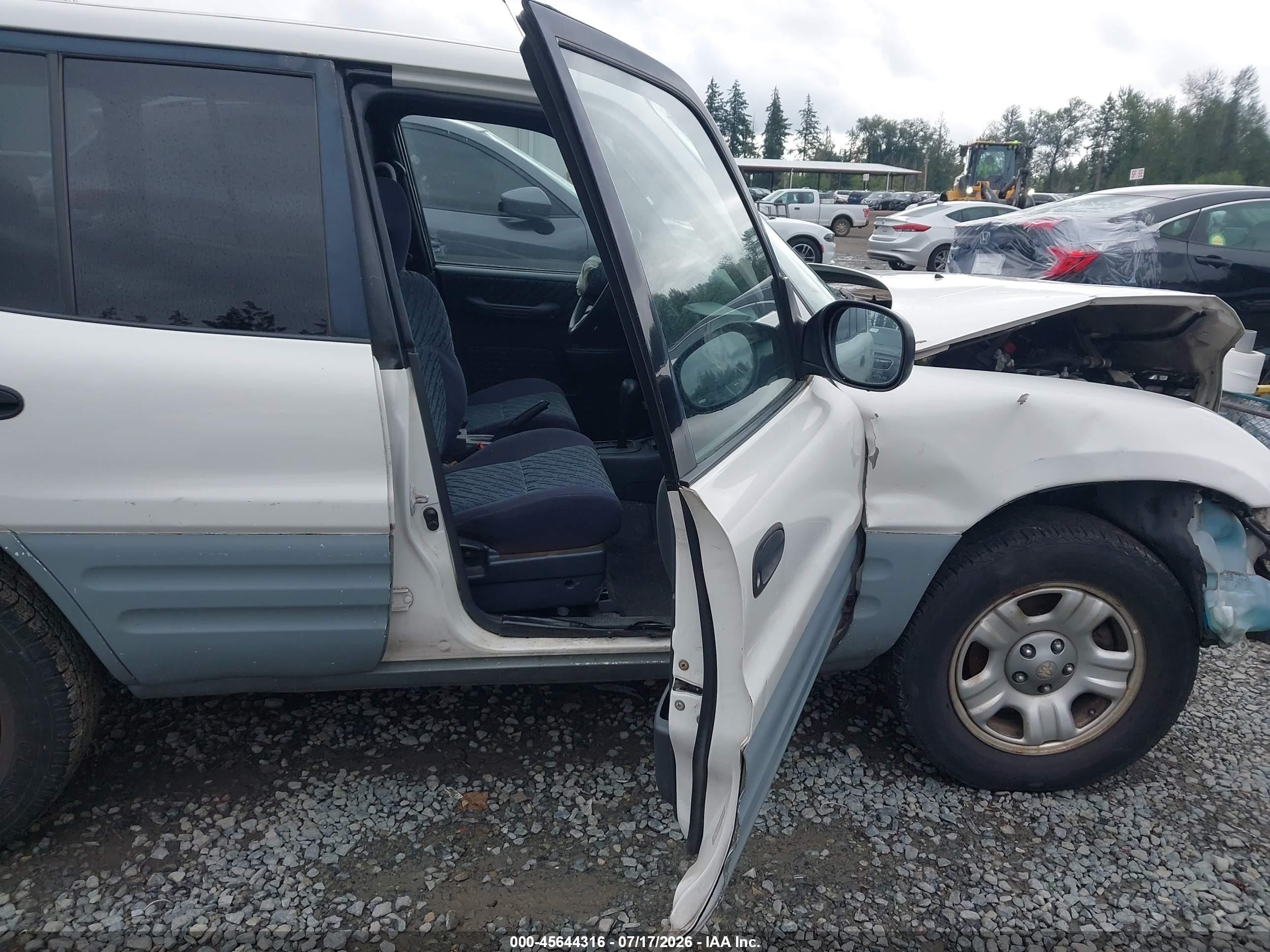 2000 Toyota Rav4   White vin: JT3GP10V2Y7077021