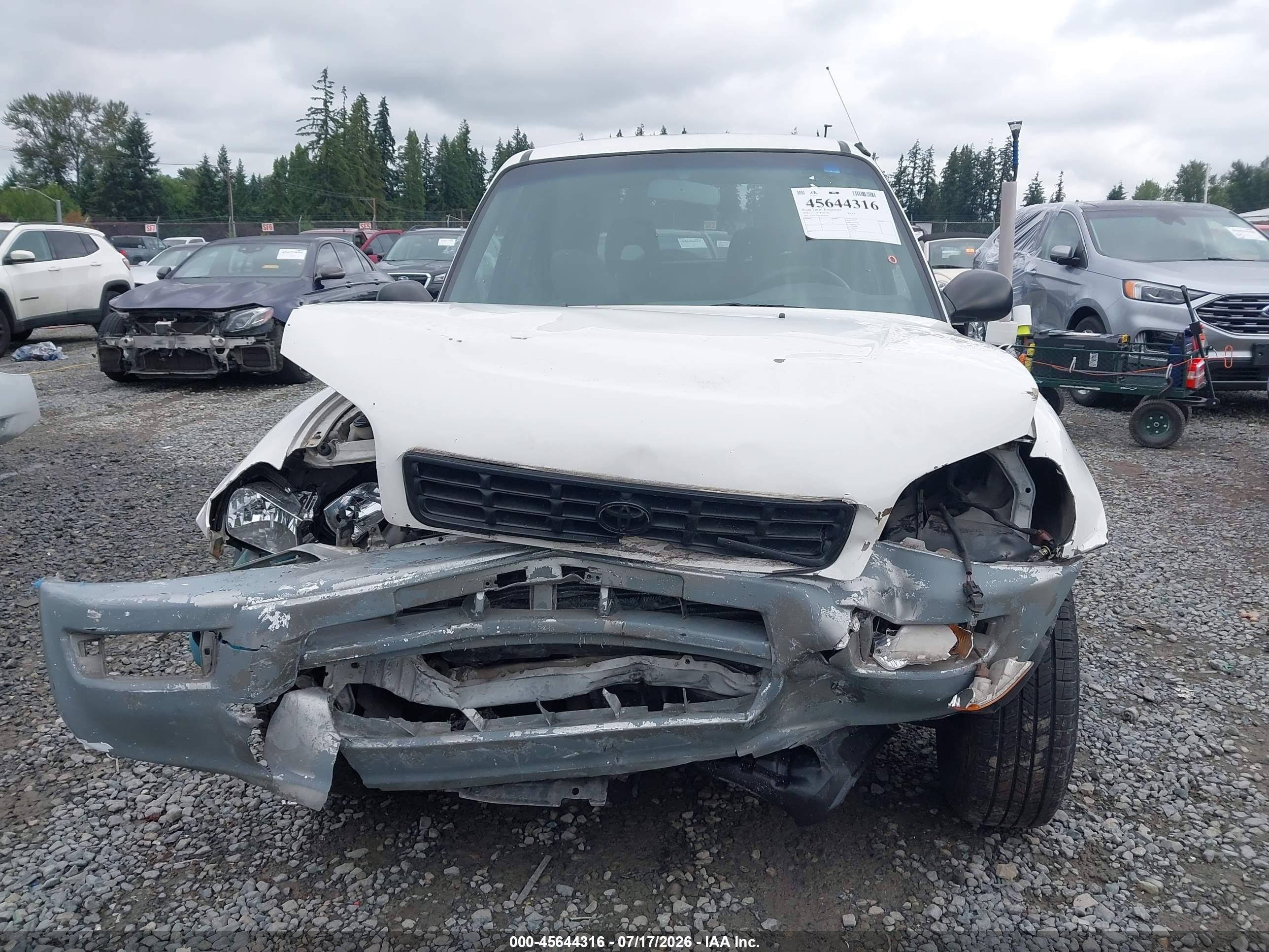 2000 Toyota Rav4   White vin: JT3GP10V2Y7077021
