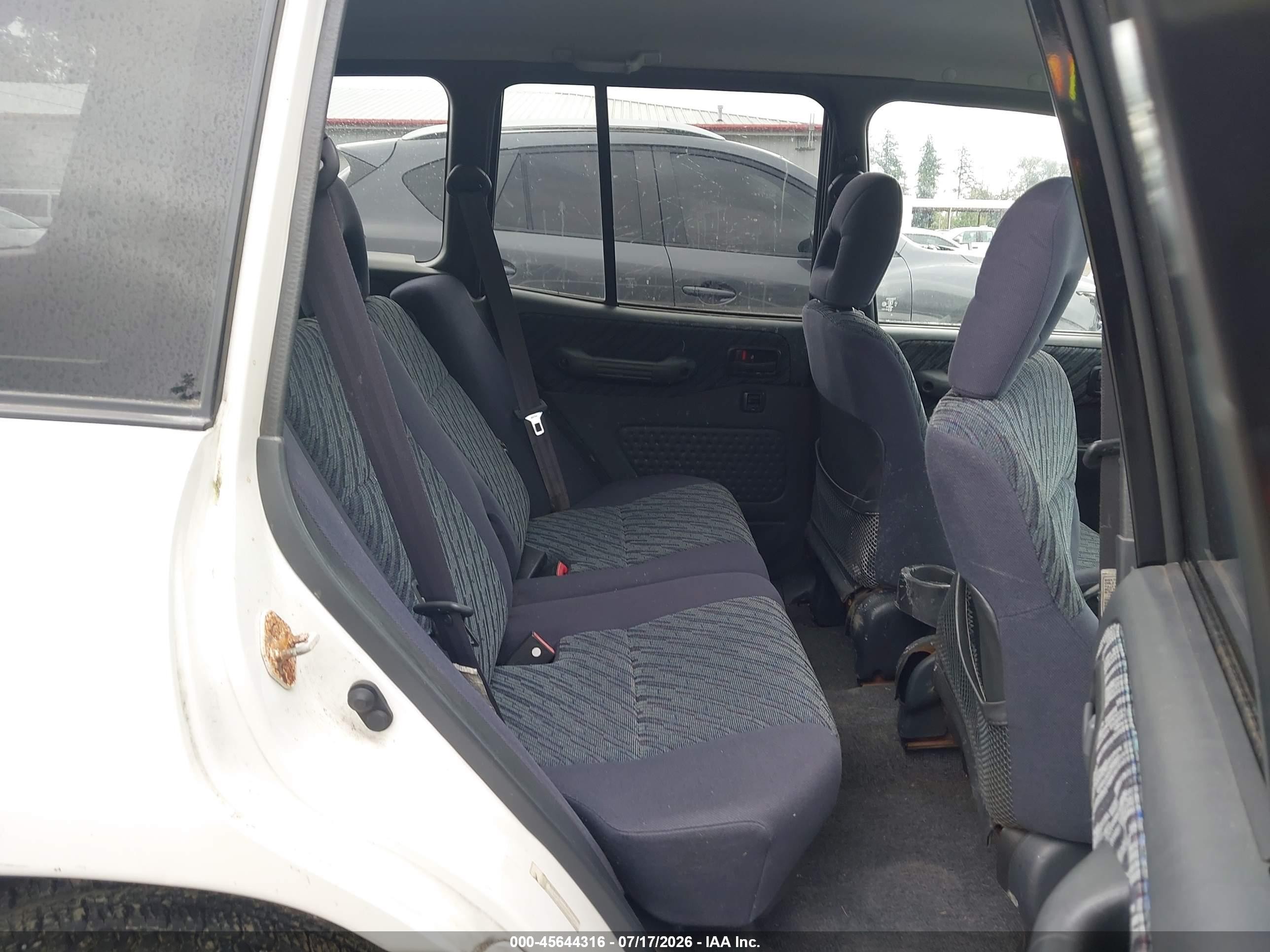 2000 Toyota Rav4   White vin: JT3GP10V2Y7077021