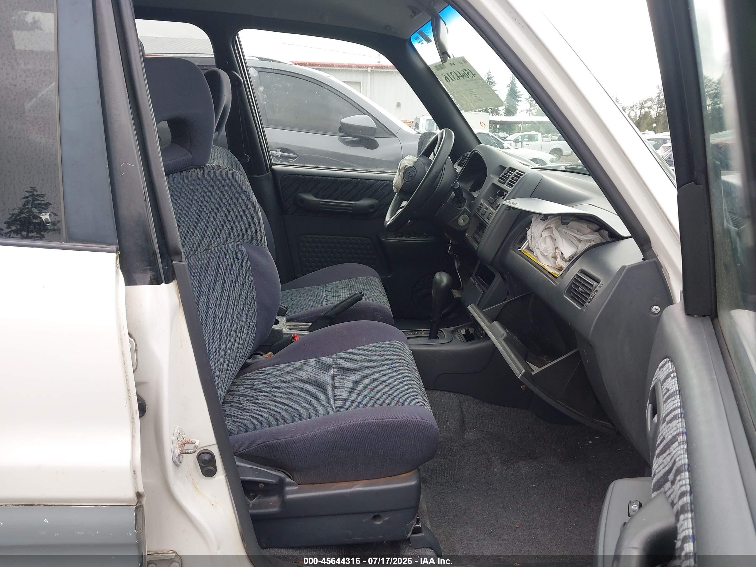 2000 Toyota Rav4   White vin: JT3GP10V2Y7077021