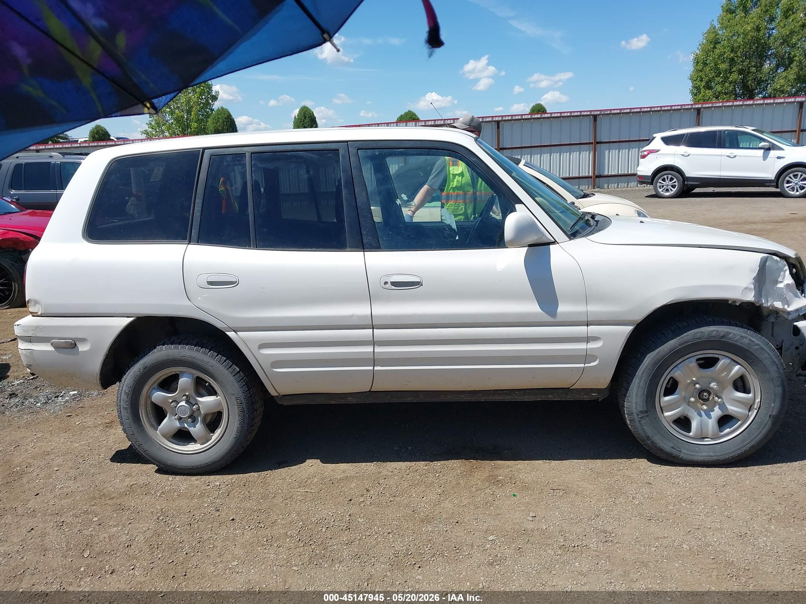 2000 Toyota Rav4   White vin: JT3GP10V4Y7071690