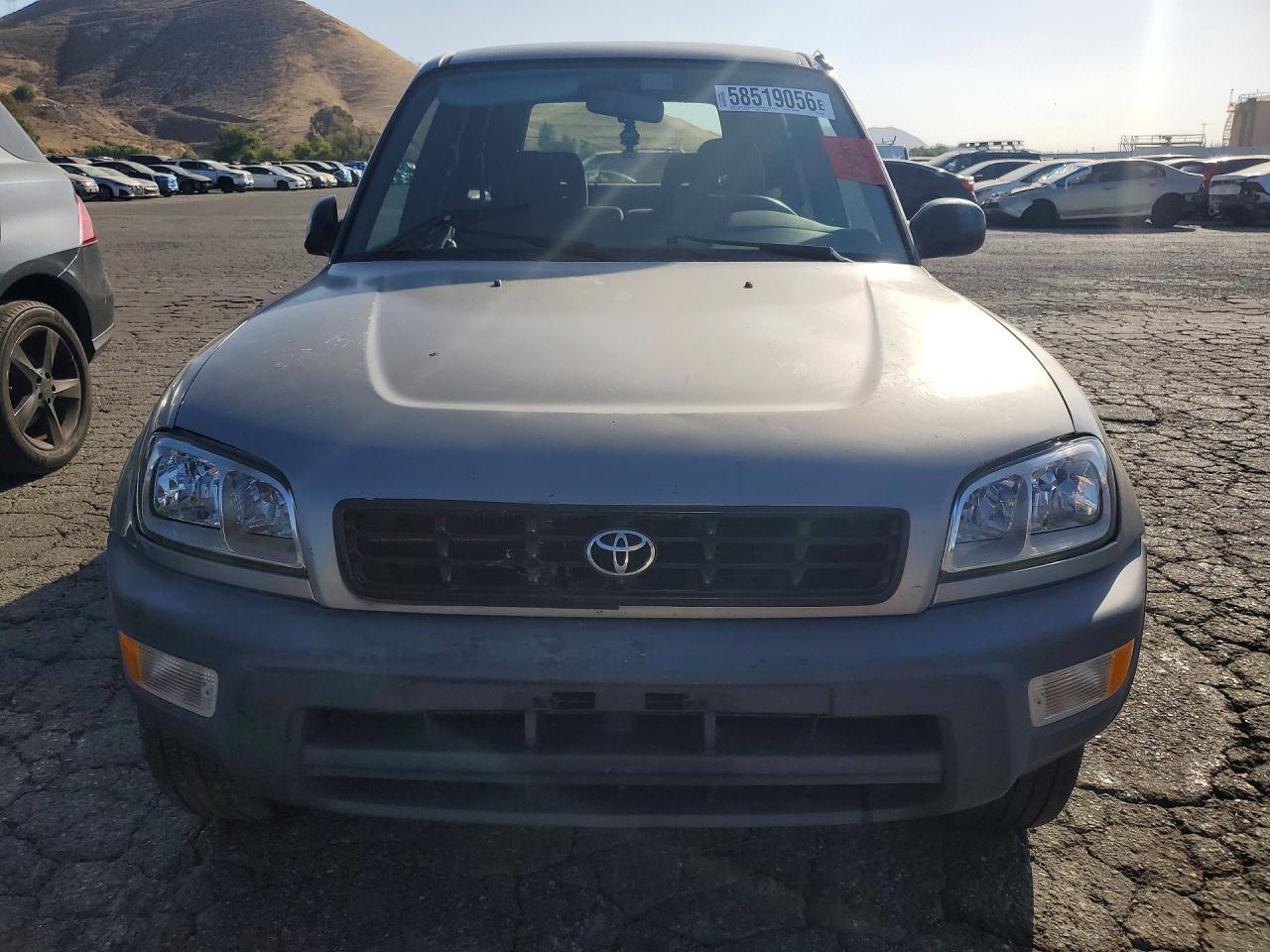 1999 Toyota Rav4 Base Silver vin: JT3GP10V9X7057105