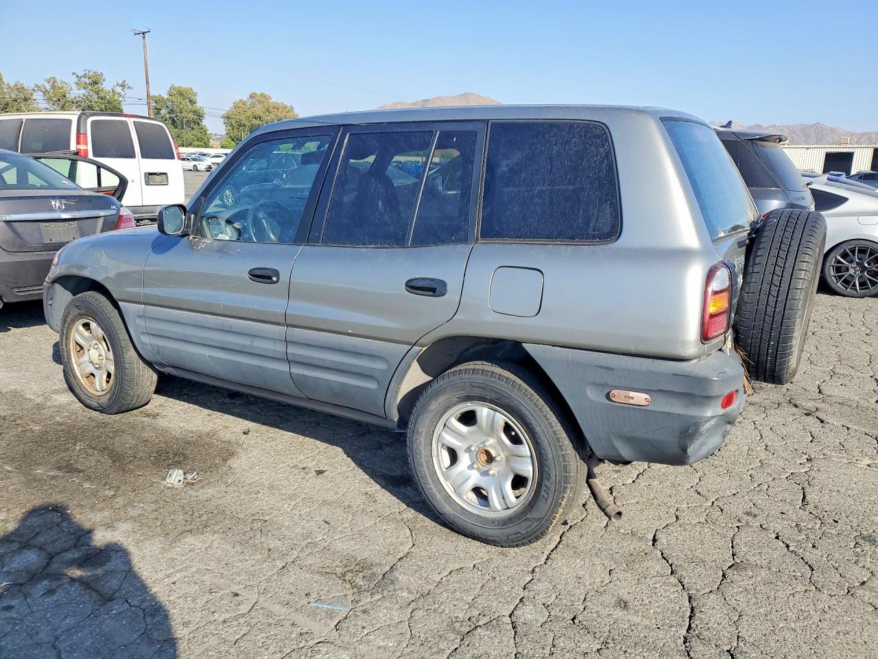 1999 Toyota Rav4 Base Silver vin: JT3GP10V9X7057105