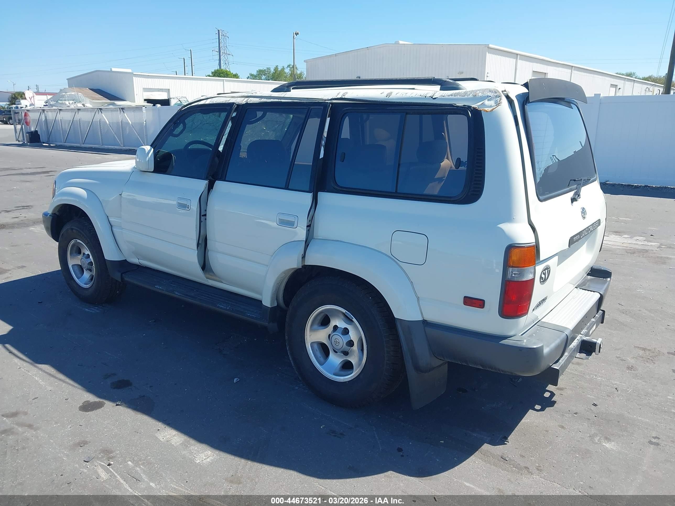 1997 Toyota Land Cruiser   White vin: JT3HJ85J5V0151900