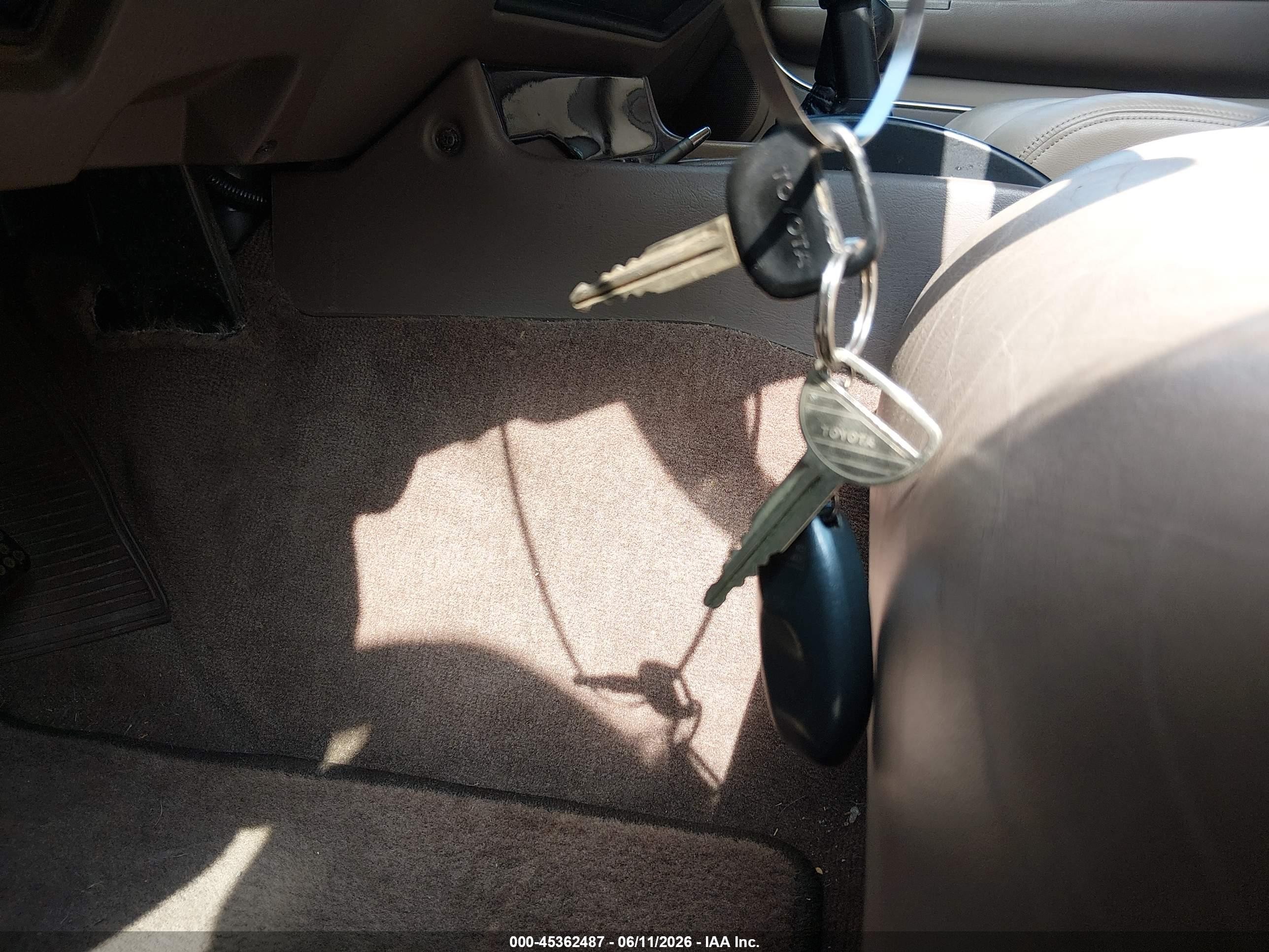 1997 Toyota Land Cruiser   White vin: JT3HJ85J5V0184783