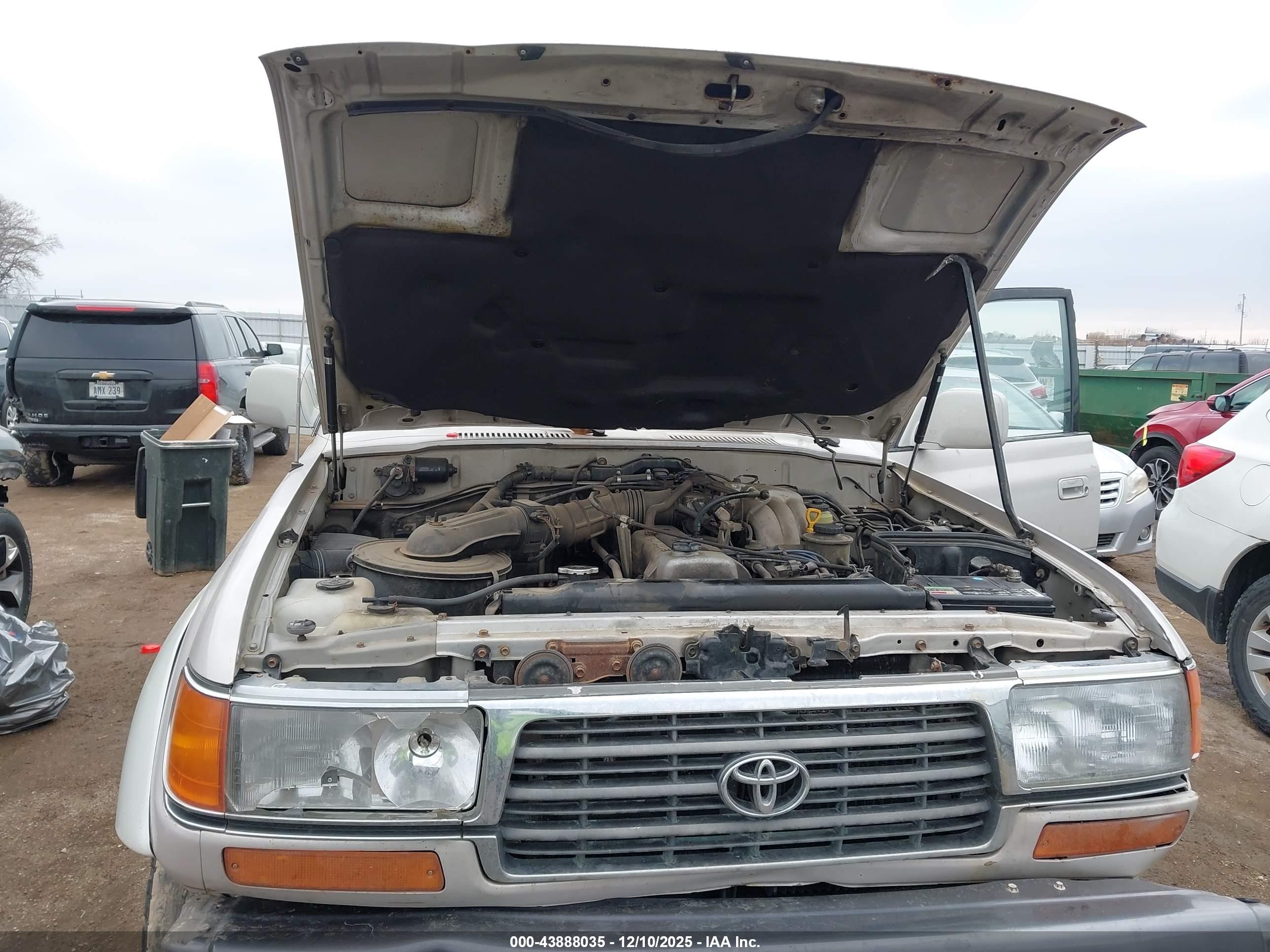 1997 Toyota Land Cruiser   Серебряный vin: JT3HJ85J9V0186004