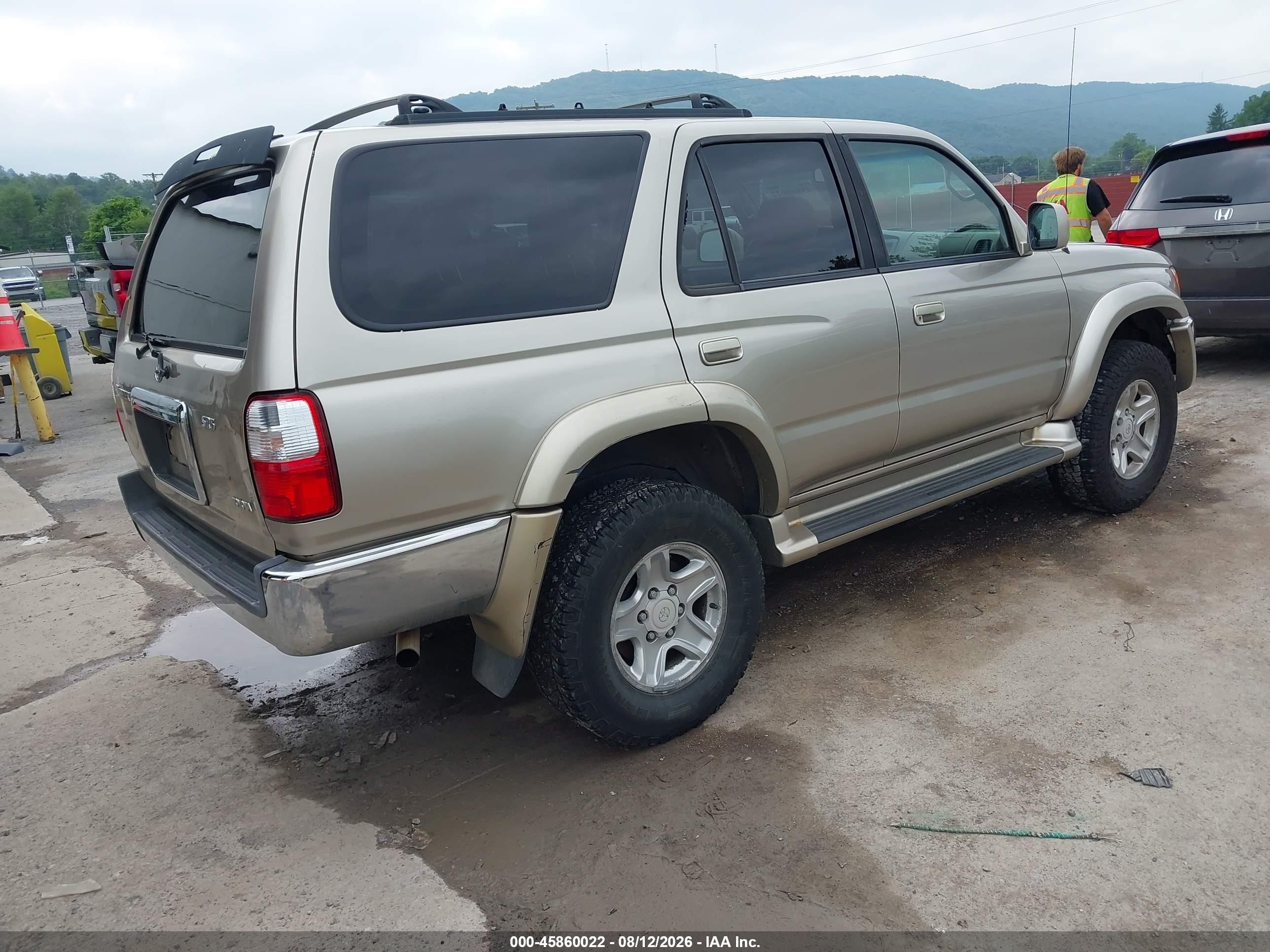 2002 Toyota 4runner Sr5 V6 Gold vin: JT3HN86R220388946