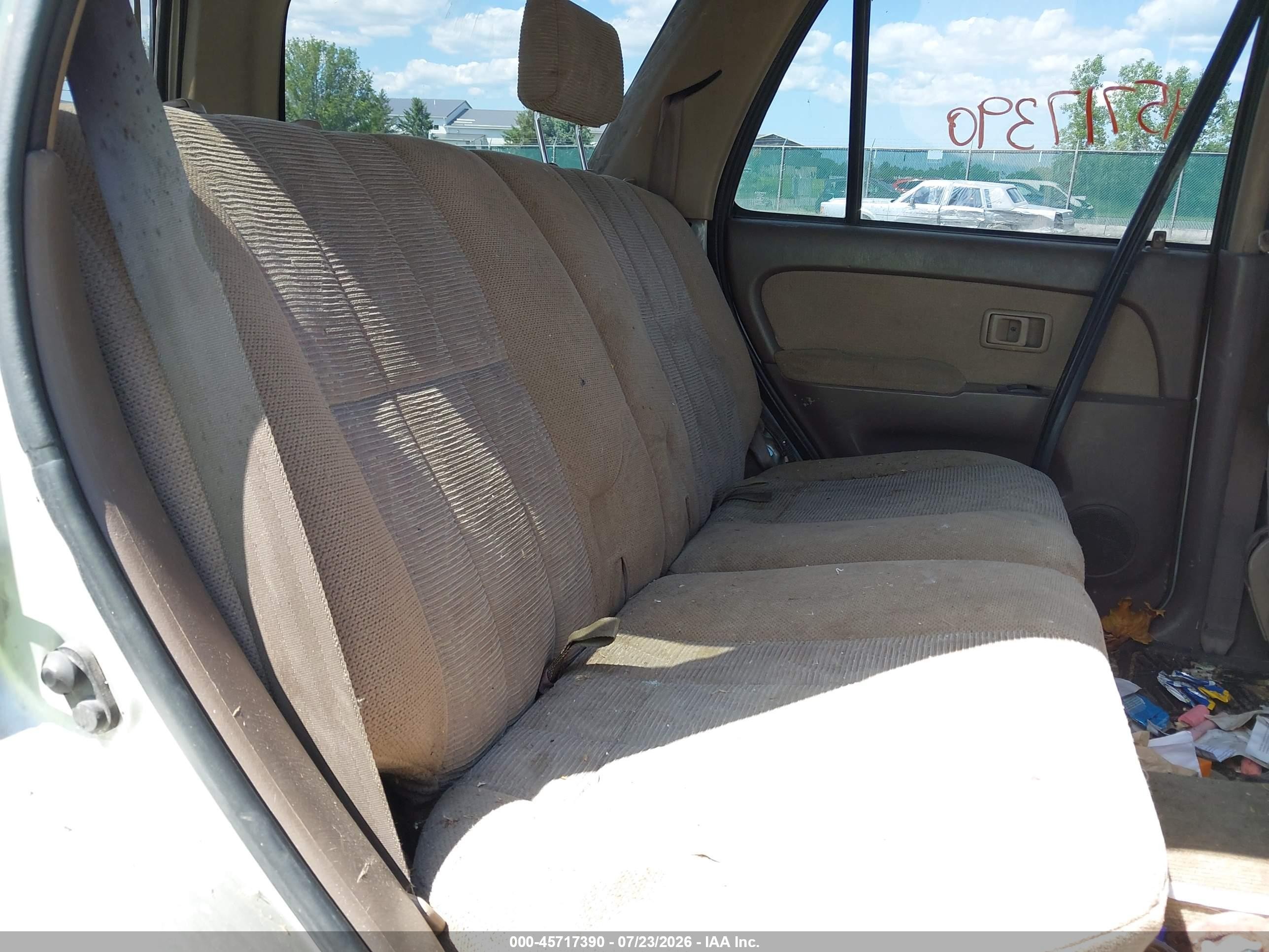 2000 Toyota 4runner Sr5 V6 Silver vin: JT3HN86R2Y0315679