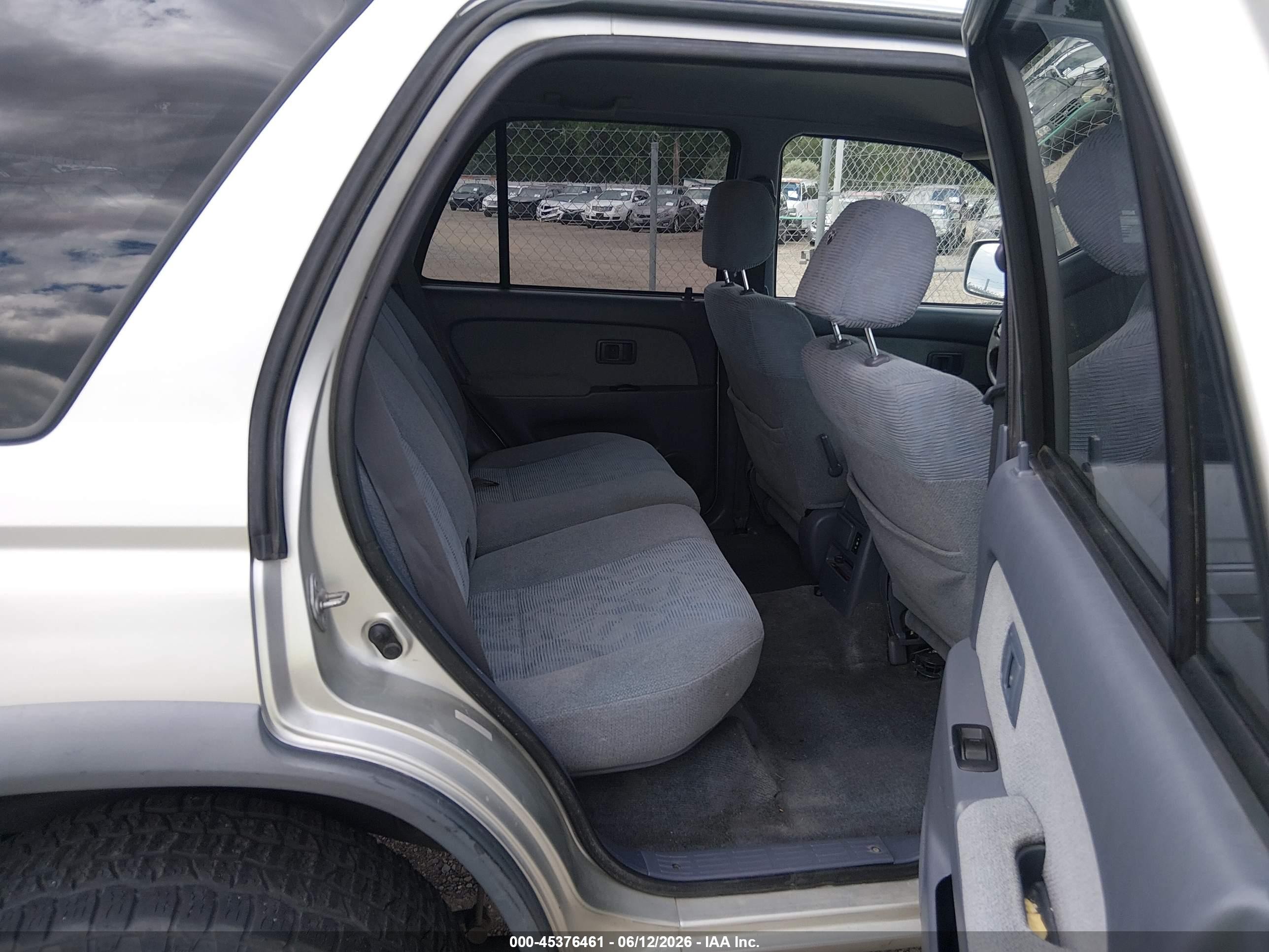 2000 Toyota 4runner Sr5 V6 Silver vin: JT3HN86R8Y0265502